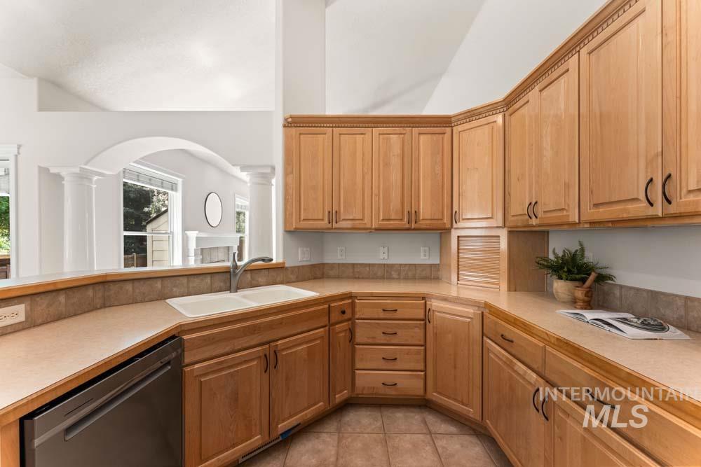 2266 N Hickory Way, Meridian, Idaho 83646, 4 Bedrooms, 3.5 Bathrooms, Residential For Sale, Price $650,000, 98997255