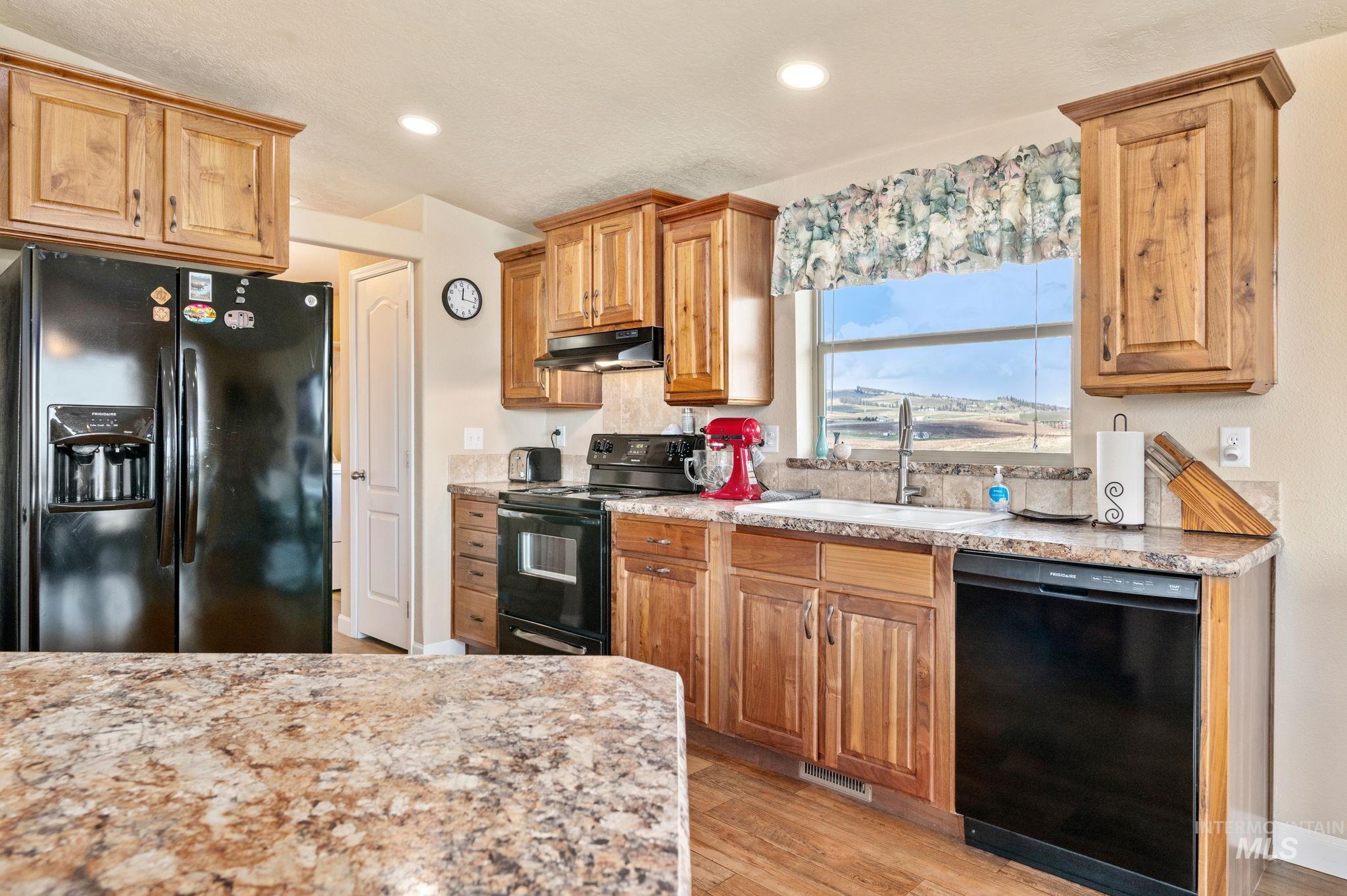 110 Seubert Heights Drive, CottonWood, Idaho 83522, 2 Bedrooms, 2 Bathrooms, Residential For Sale, Price $549,000, 98997256