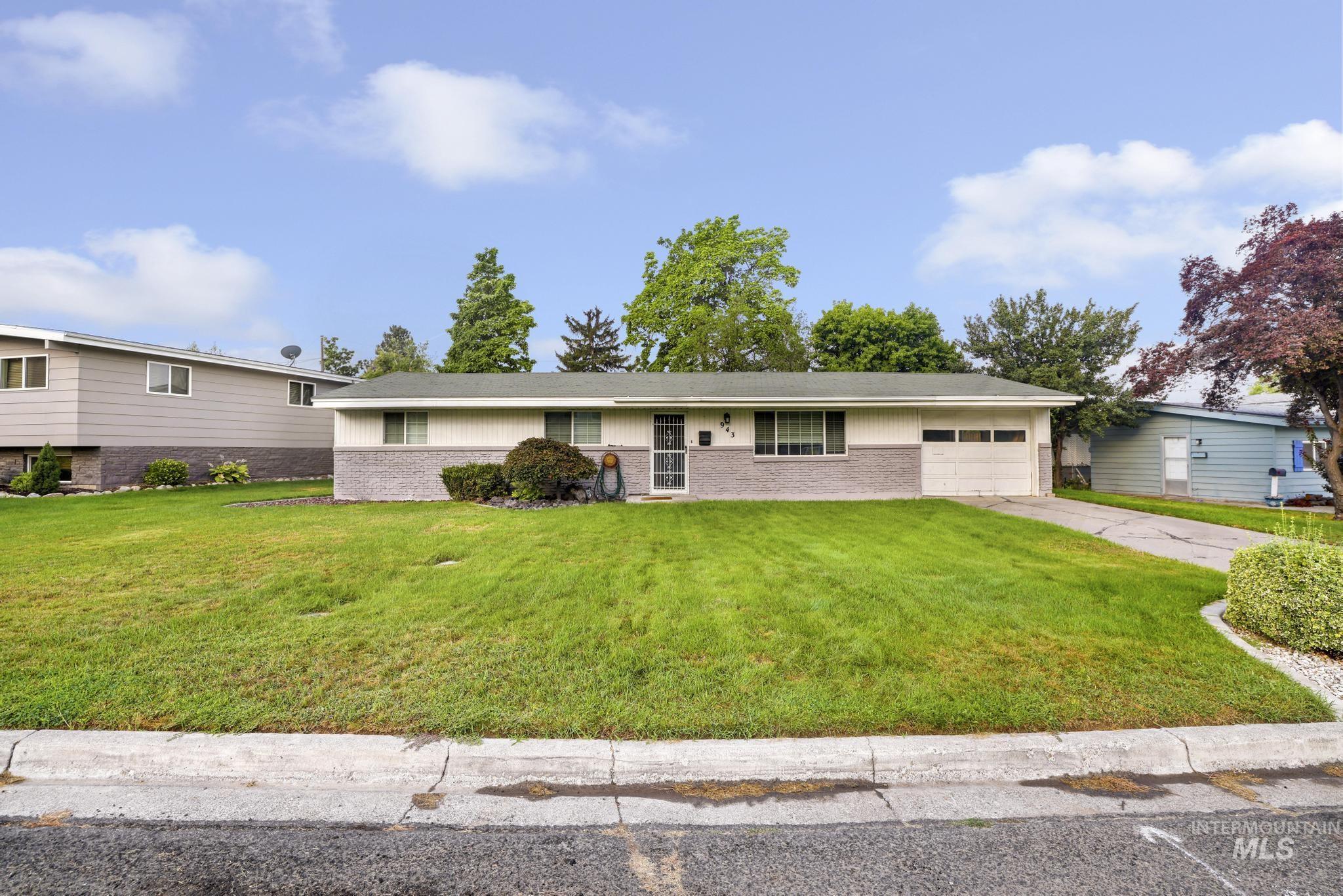 943 Del Mar Drive, Twin Falls, Idaho 83301, 3 Bedrooms, 1.5 Bathrooms, Residential For Sale, Price $299,900, 98997259
