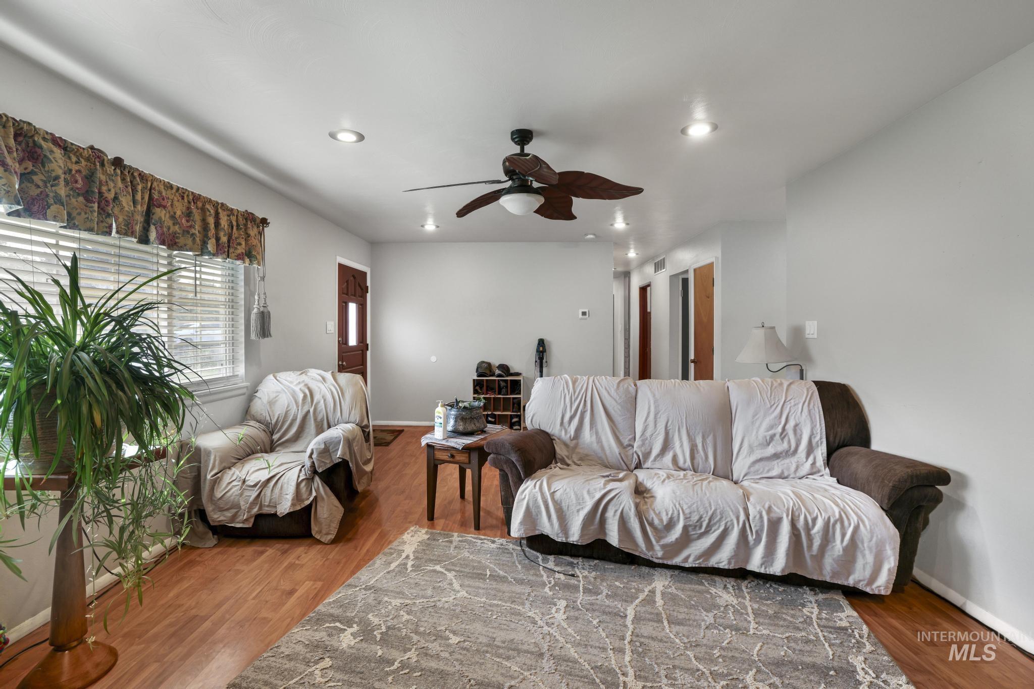 943 Del Mar Drive, Twin Falls, Idaho 83301, 3 Bedrooms, 1.5 Bathrooms, Residential For Sale, Price $299,900, 98997259