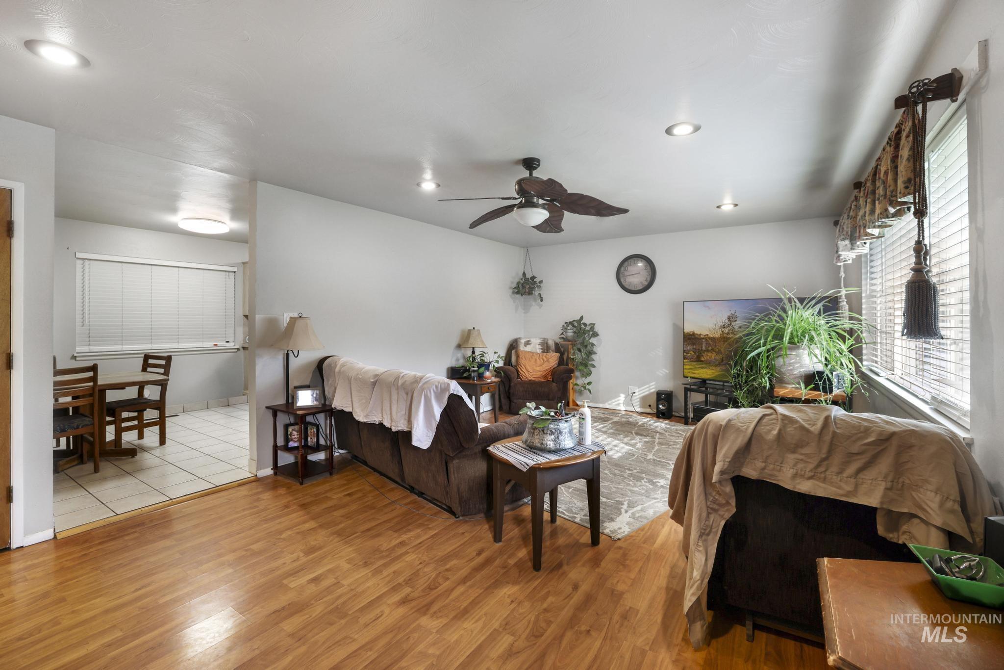 943 Del Mar Drive, Twin Falls, Idaho 83301, 3 Bedrooms, 1.5 Bathrooms, Residential For Sale, Price $299,900, 98997259