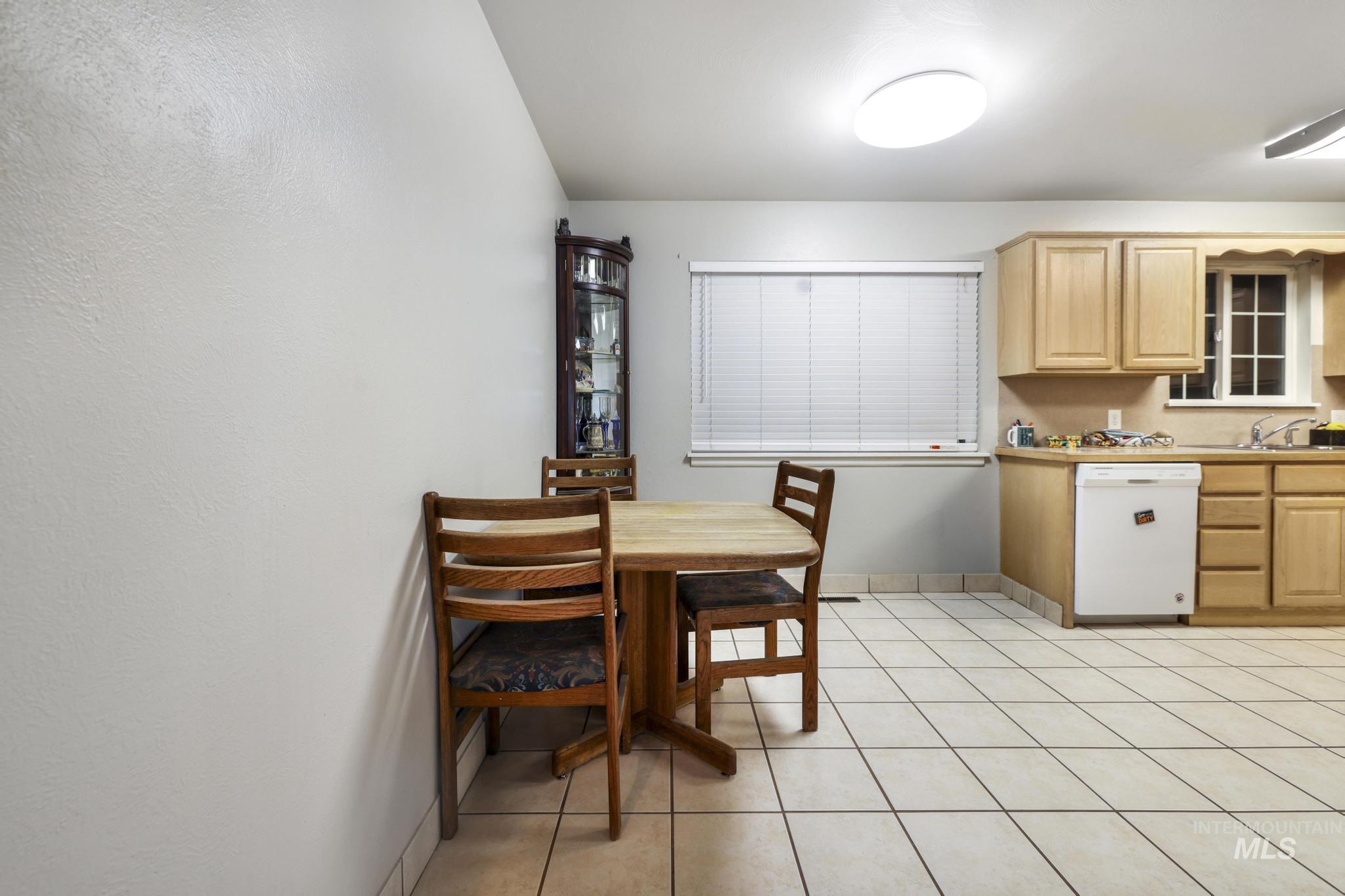 943 Del Mar Drive, Twin Falls, Idaho 83301, 3 Bedrooms, 1.5 Bathrooms, Residential For Sale, Price $299,900, 98997259