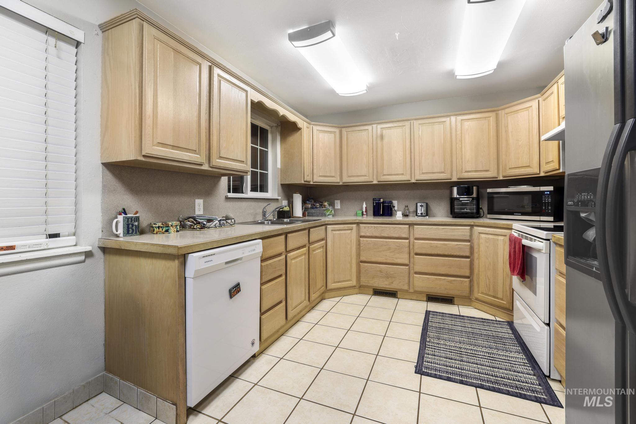 943 Del Mar Drive, Twin Falls, Idaho 83301, 3 Bedrooms, 1.5 Bathrooms, Residential For Sale, Price $299,900, 98997259
