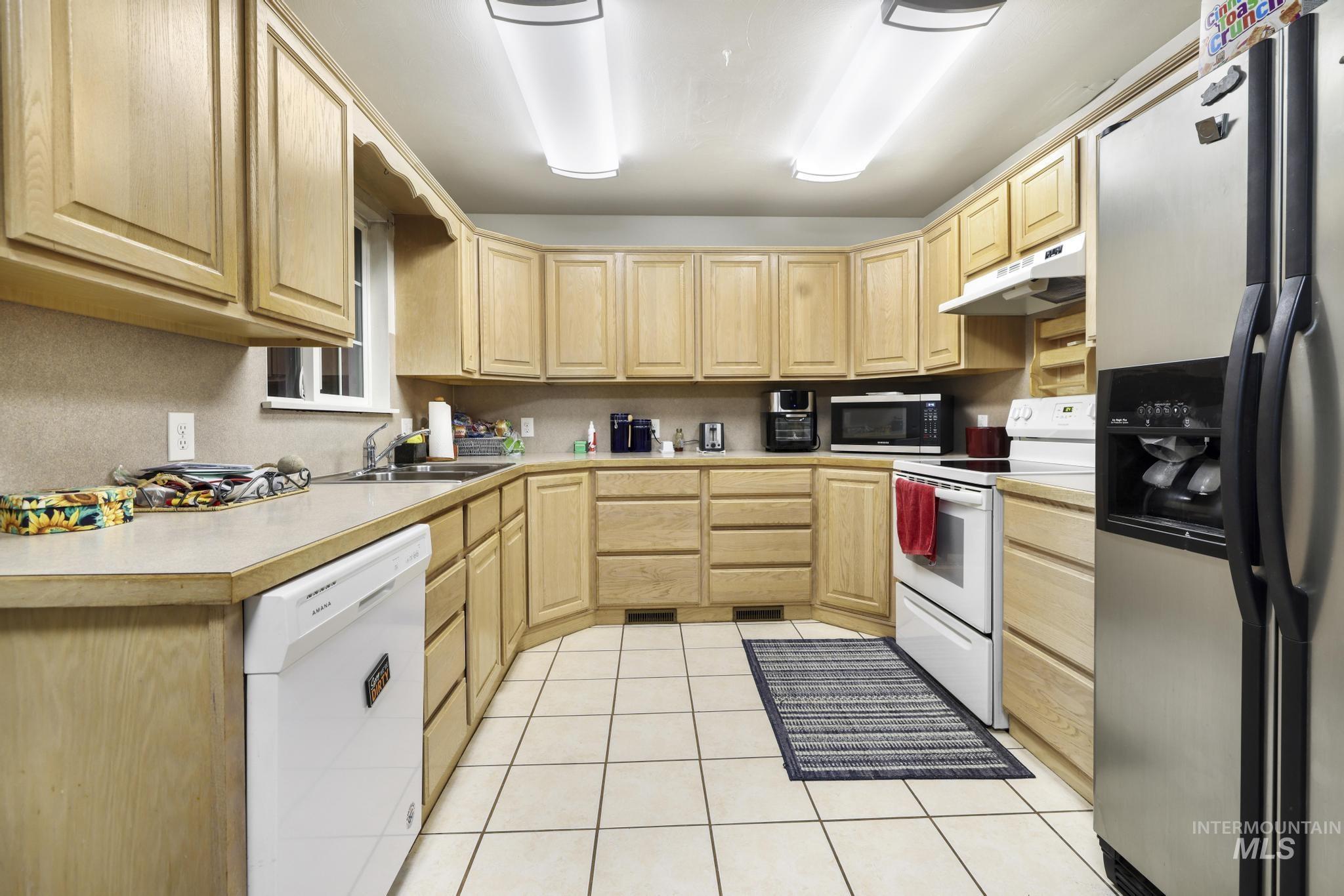 943 Del Mar Drive, Twin Falls, Idaho 83301, 3 Bedrooms, 1.5 Bathrooms, Residential For Sale, Price $299,900, 98997259