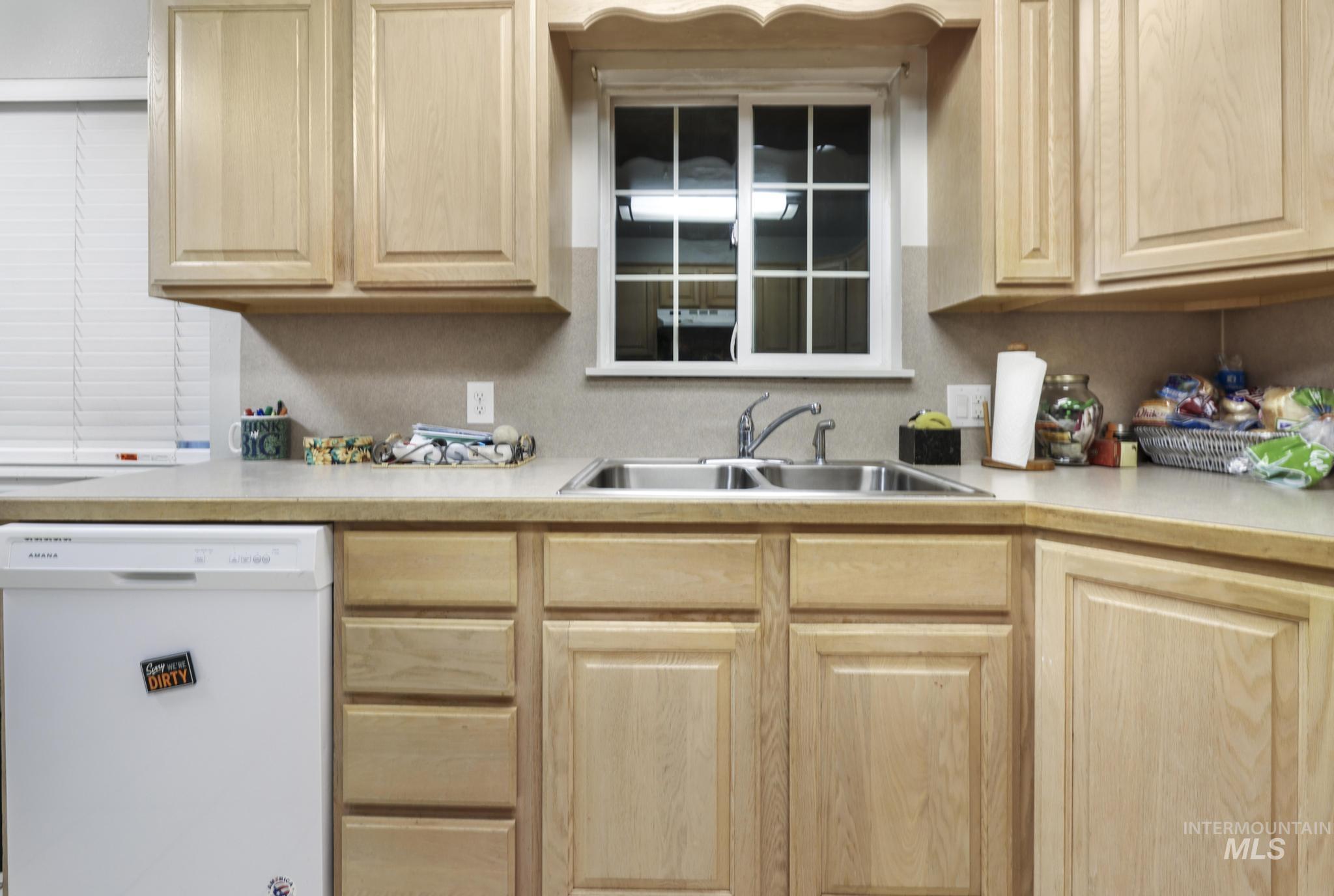 943 Del Mar Drive, Twin Falls, Idaho 83301, 3 Bedrooms, 1.5 Bathrooms, Residential For Sale, Price $299,900, 98997259
