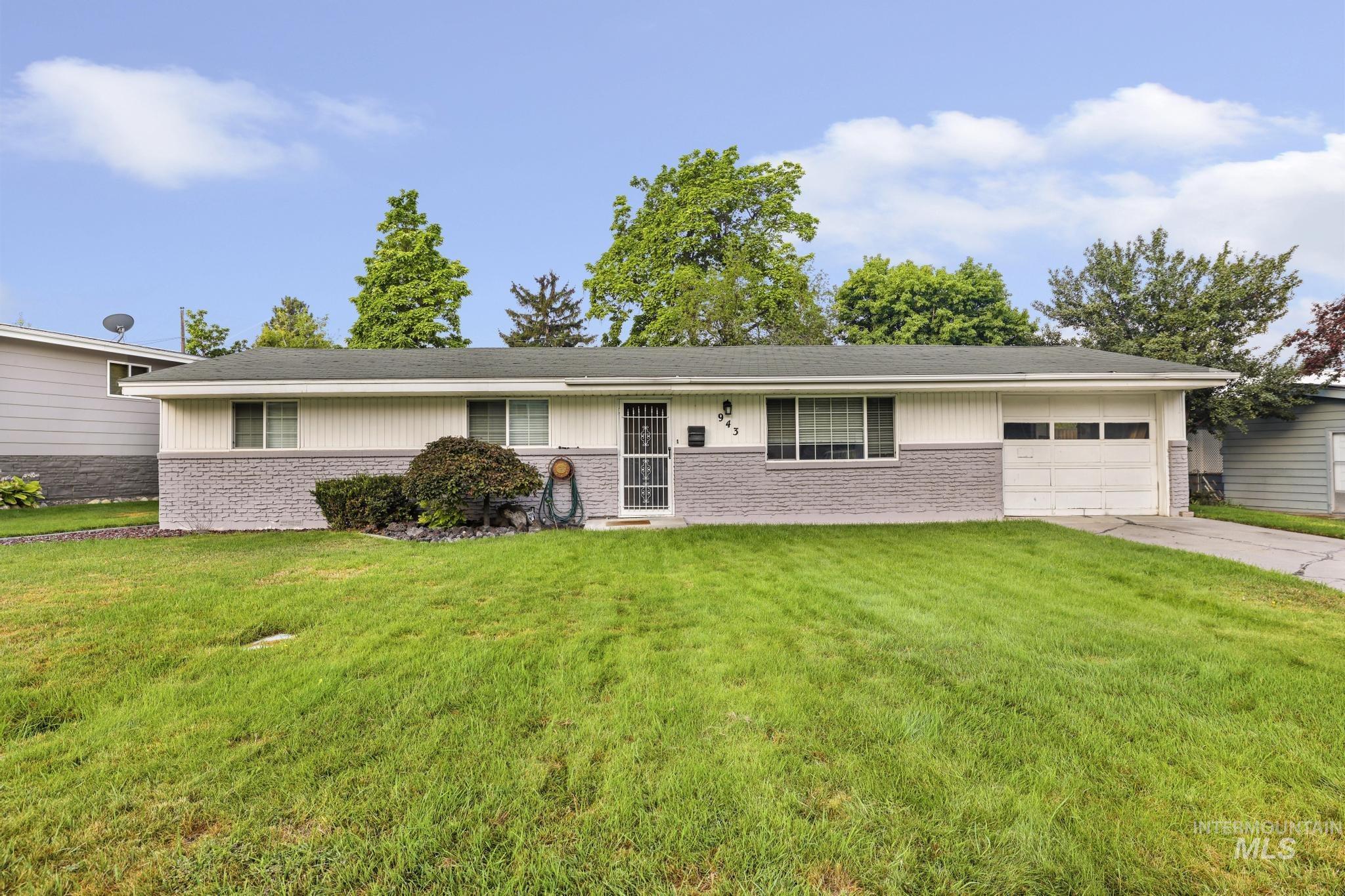 943 Del Mar Drive, Twin Falls, Idaho 83301, 3 Bedrooms, 1.5 Bathrooms, Residential For Sale, Price $299,900, 98997259