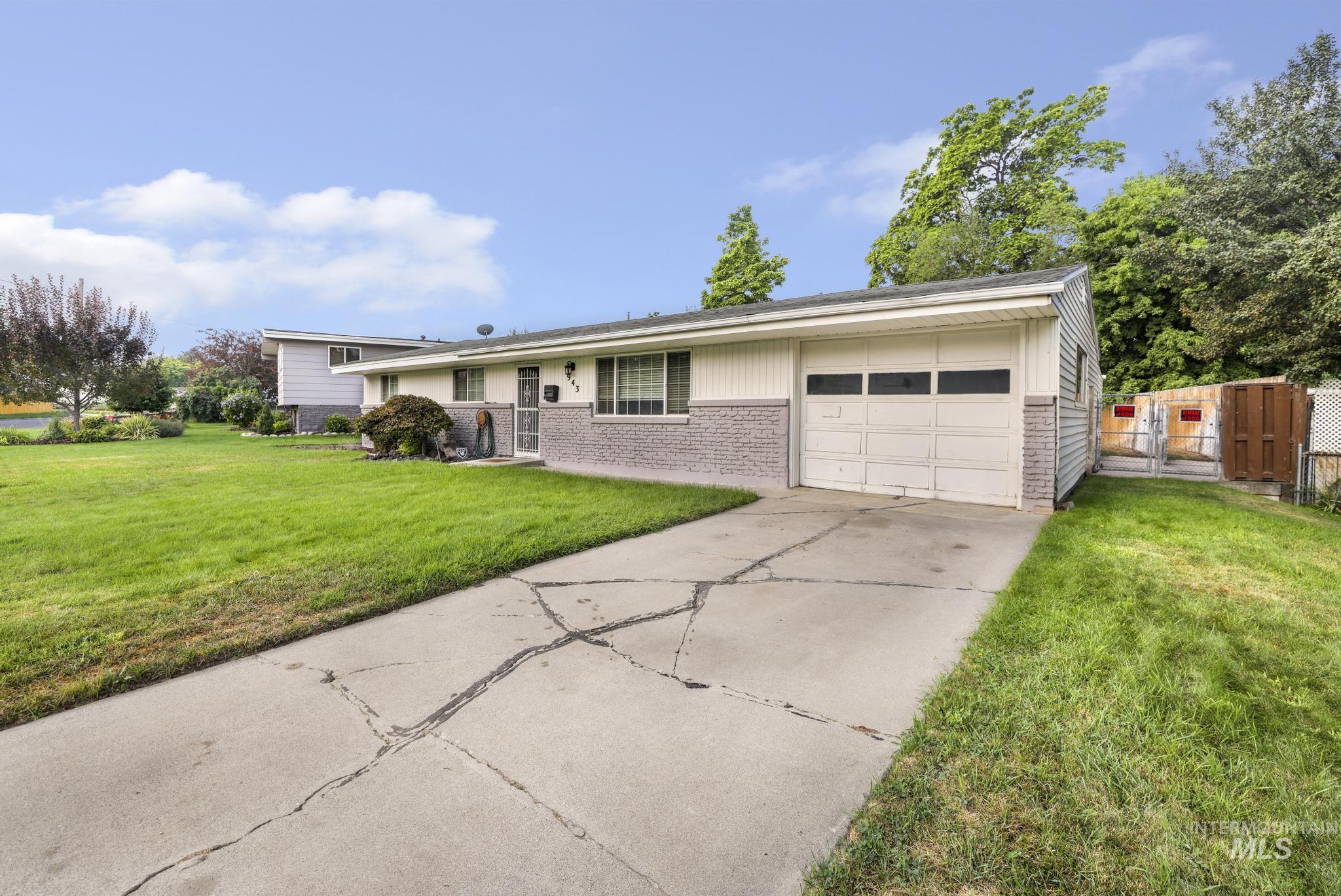 943 Del Mar Drive, Twin Falls, Idaho 83301, 3 Bedrooms, 1.5 Bathrooms, Residential For Sale, Price $299,900, 98997259