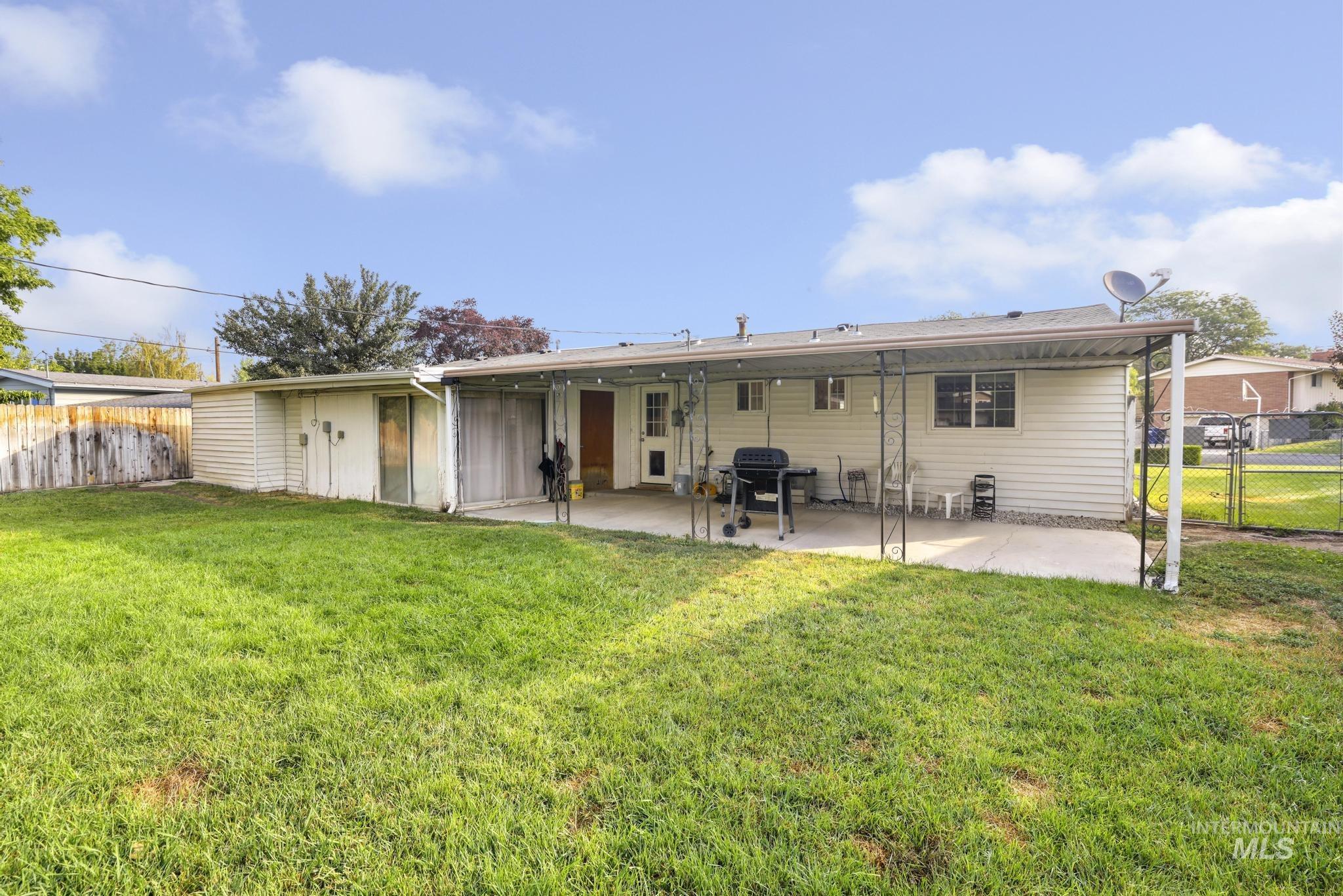 943 Del Mar Drive, Twin Falls, Idaho 83301, 3 Bedrooms, 1.5 Bathrooms, Residential For Sale, Price $299,900, 98997259
