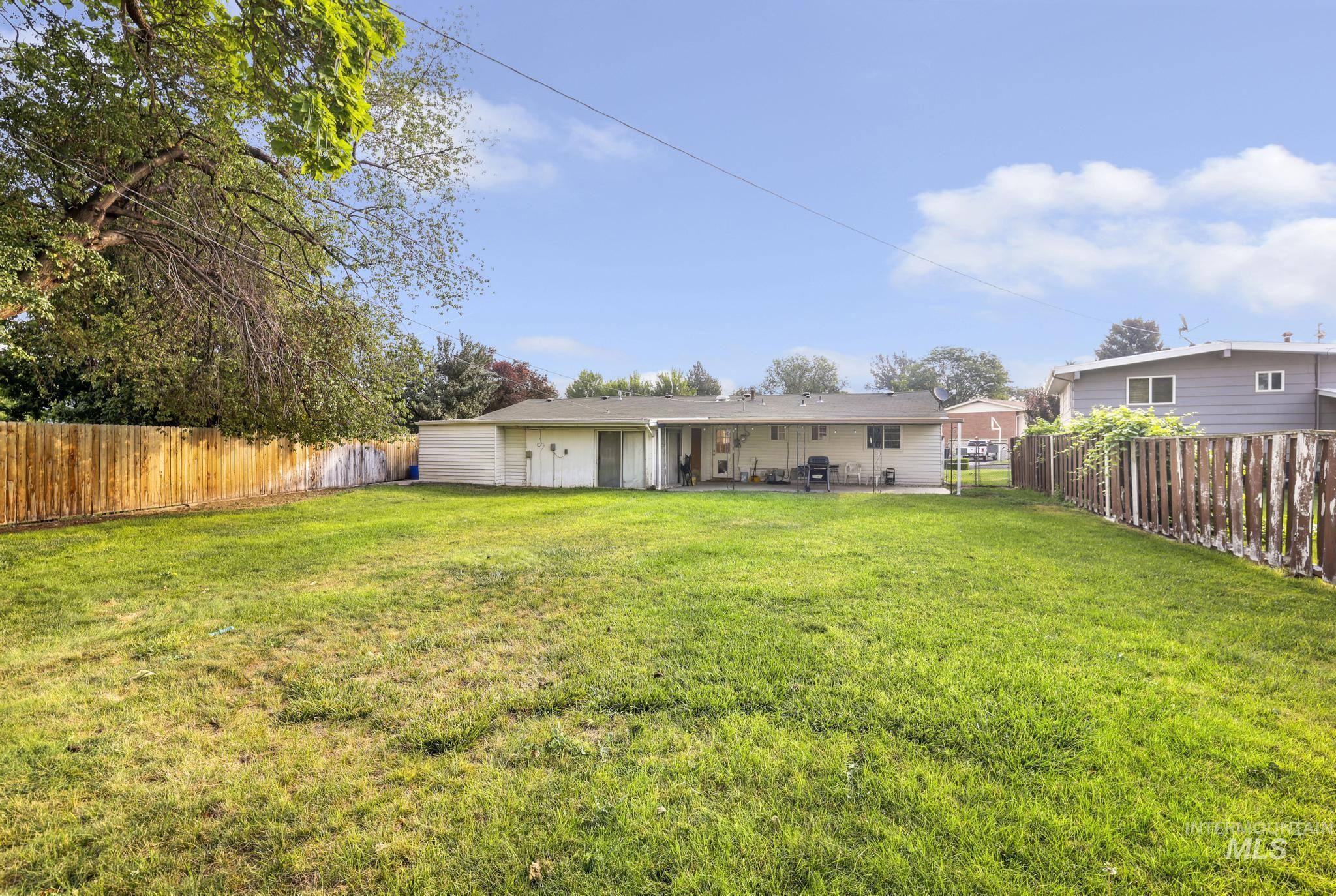 943 Del Mar Drive, Twin Falls, Idaho 83301, 3 Bedrooms, 1.5 Bathrooms, Residential For Sale, Price $299,900, 98997259
