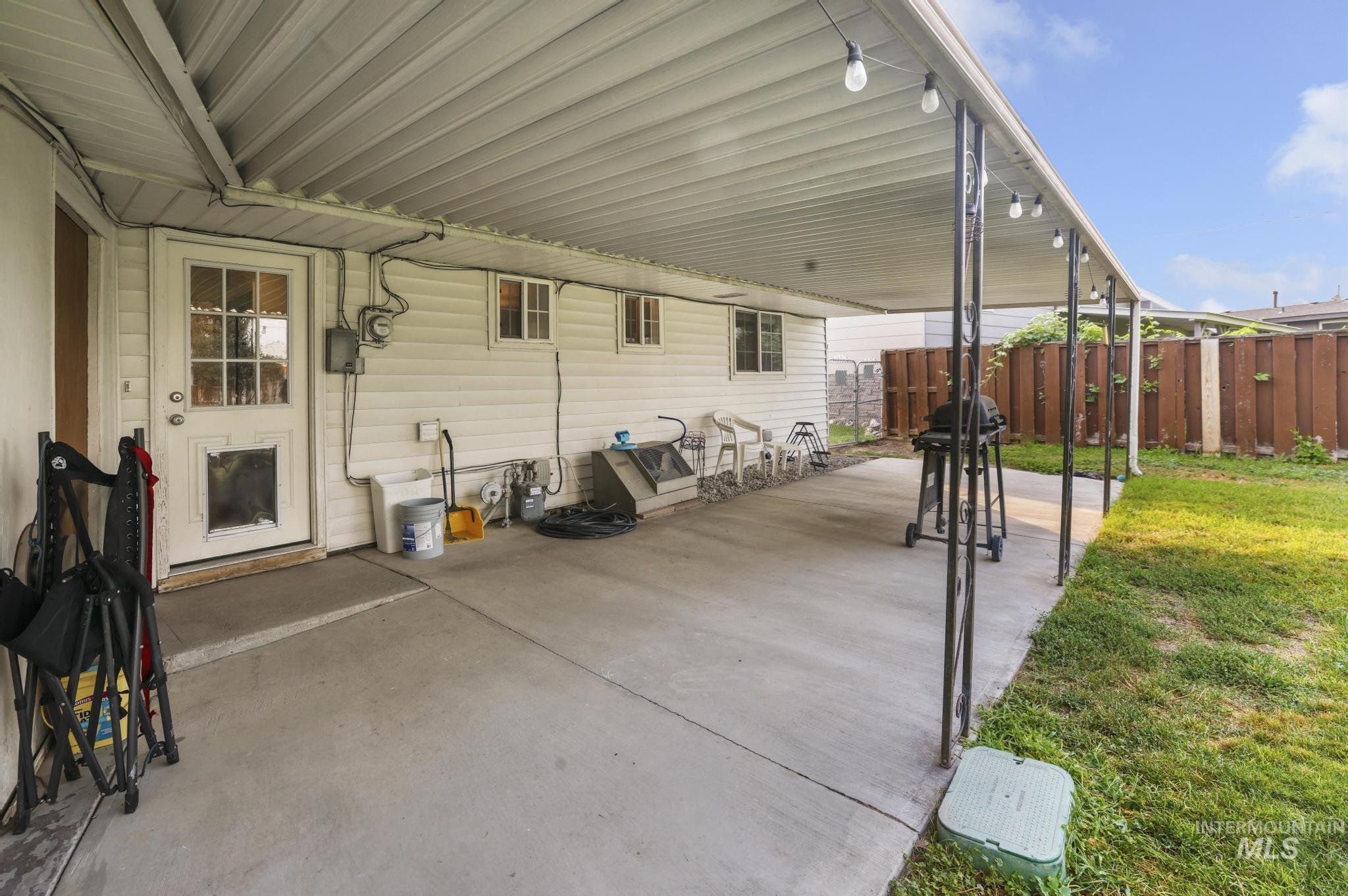 943 Del Mar Drive, Twin Falls, Idaho 83301, 3 Bedrooms, 1.5 Bathrooms, Residential For Sale, Price $299,900, 98997259