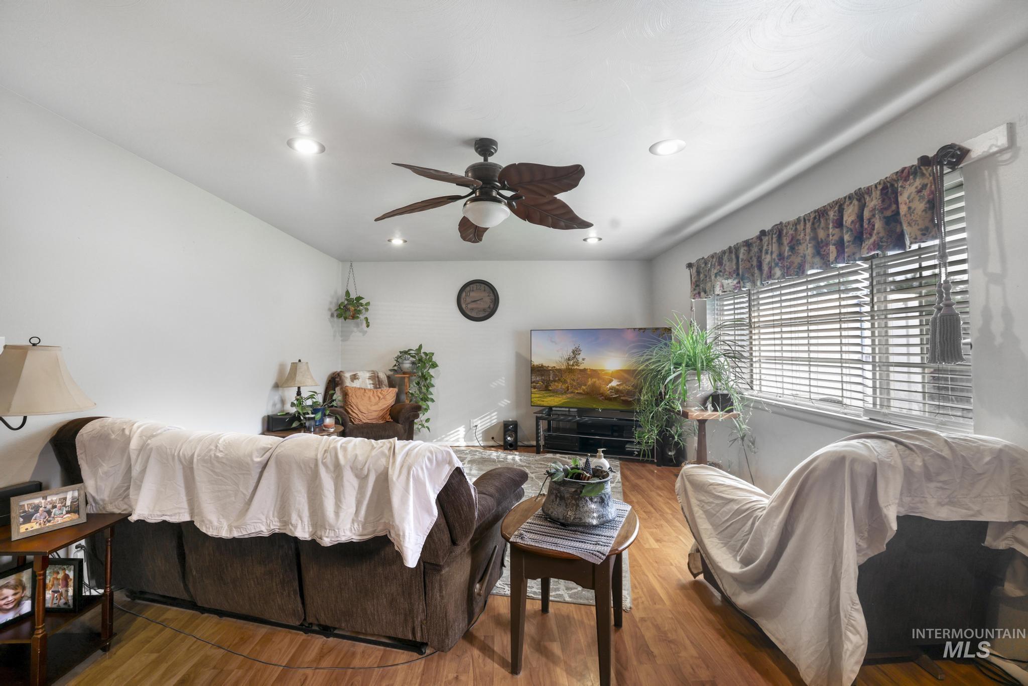 943 Del Mar Drive, Twin Falls, Idaho 83301, 3 Bedrooms, 1.5 Bathrooms, Residential For Sale, Price $299,900, 98997259