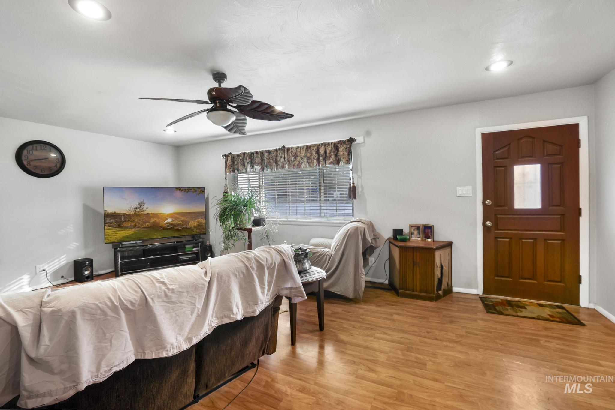 943 Del Mar Drive, Twin Falls, Idaho 83301, 3 Bedrooms, 1.5 Bathrooms, Residential For Sale, Price $299,900, 98997259