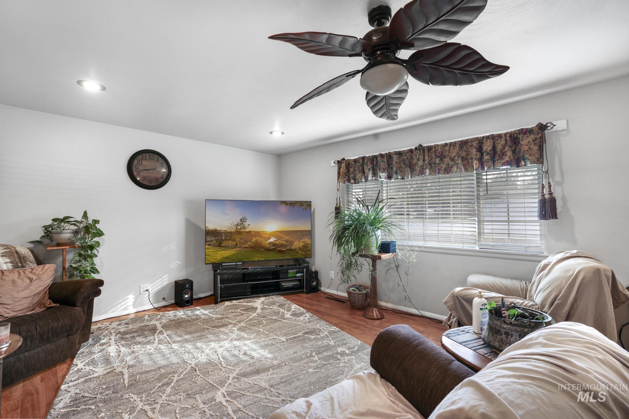 943 Del Mar Drive, Twin Falls, Idaho 83301, 3 Bedrooms, 1.5 Bathrooms, Residential For Sale, Price $299,900, 98997259