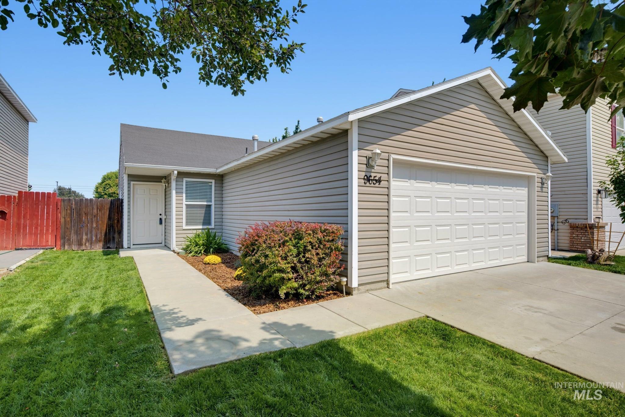 9654 W Weir Hollis Drive, Boise, Idaho 83709, 3 Bedrooms, 2 Bathrooms, Residential For Sale, Price $389,900, 98997263