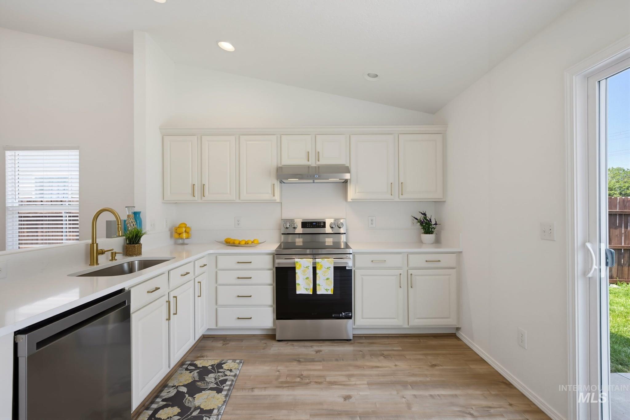 9654 W Weir Hollis Drive, Boise, Idaho 83709, 3 Bedrooms, 2 Bathrooms, Residential For Sale, Price $389,900, 98997263