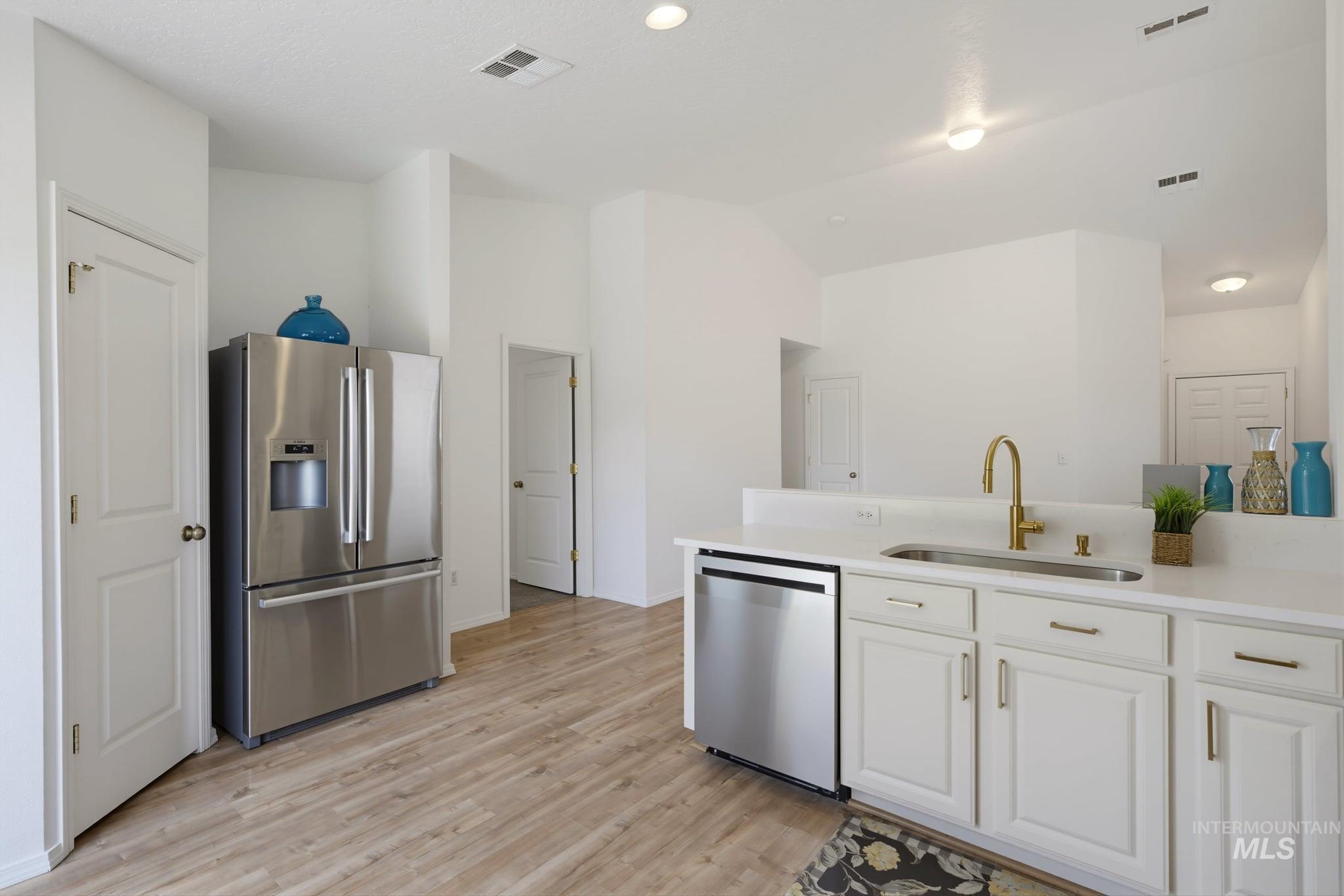 9654 W Weir Hollis Drive, Boise, Idaho 83709, 3 Bedrooms, 2 Bathrooms, Residential For Sale, Price $389,900, 98997263