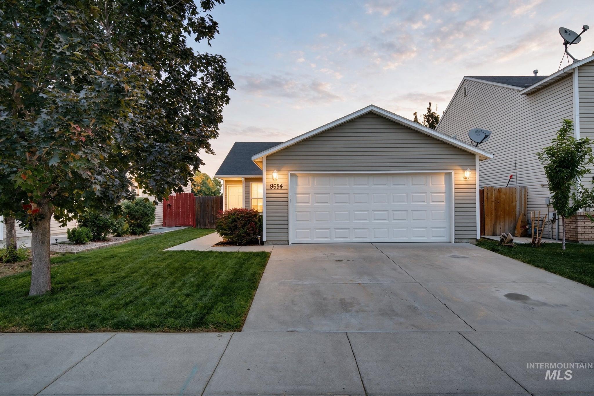 9654 W Weir Hollis Drive, Boise, Idaho 83709, 3 Bedrooms, 2 Bathrooms, Residential For Sale, Price $389,900, 98997263