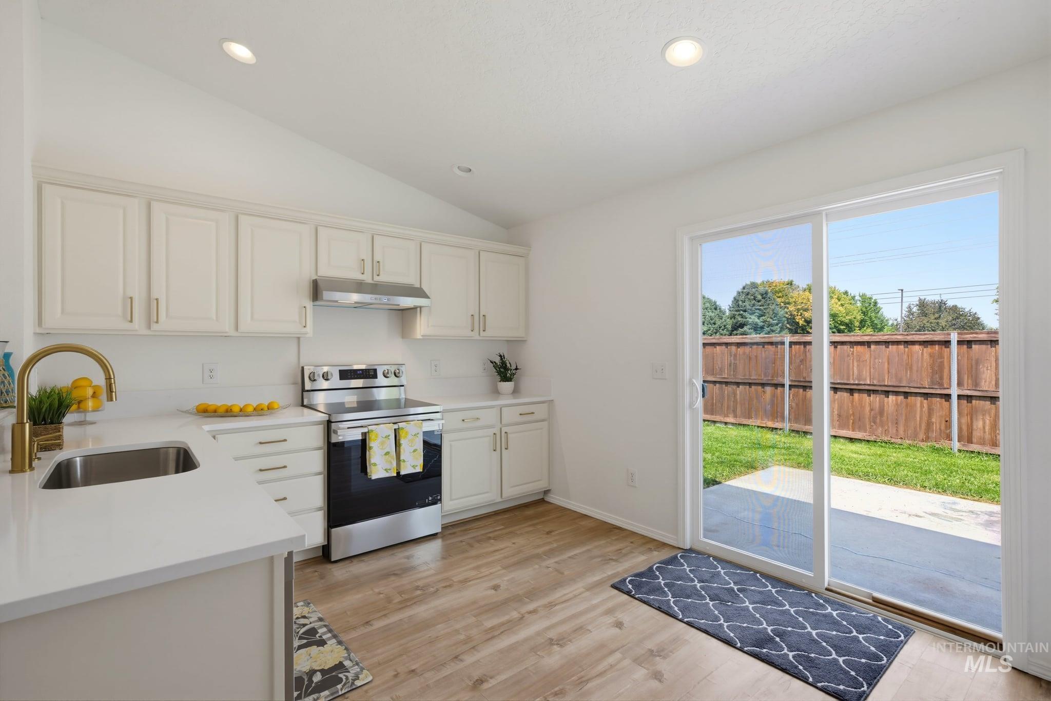 9654 W Weir Hollis Drive, Boise, Idaho 83709, 3 Bedrooms, 2 Bathrooms, Residential For Sale, Price $389,900, 98997263