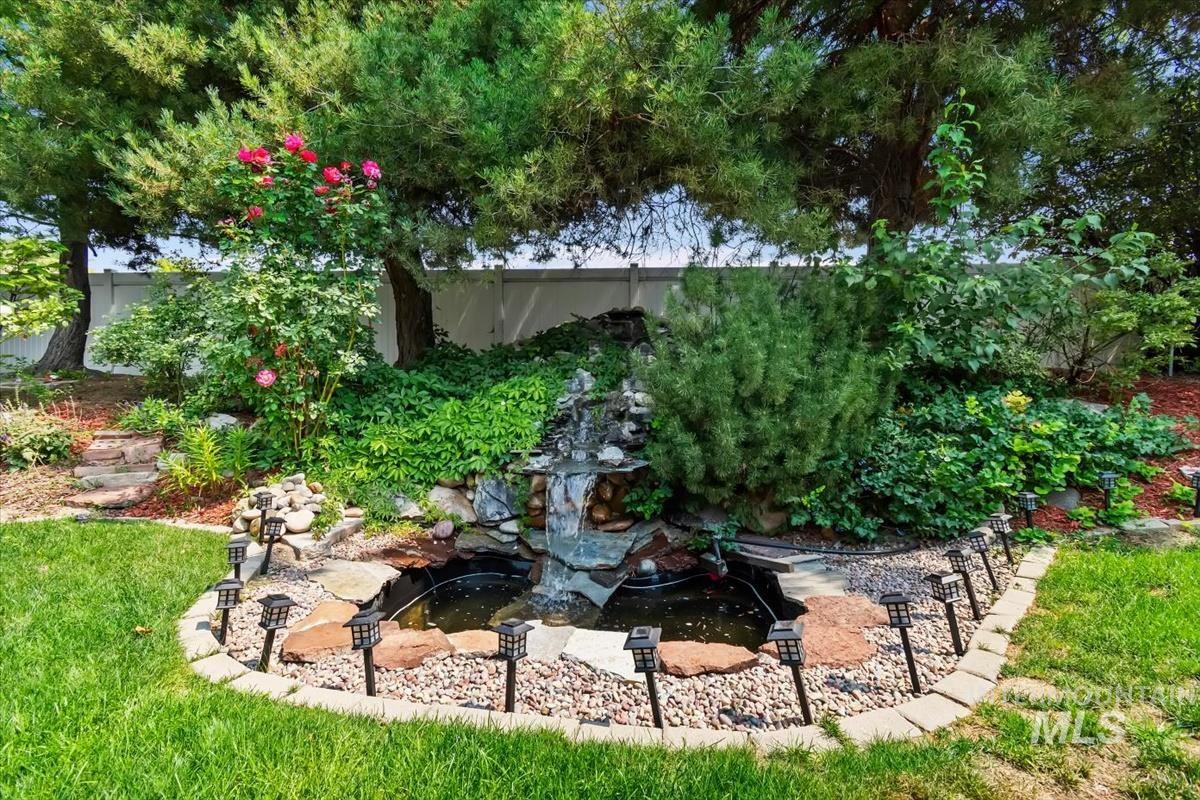 1860 N Aronmink Way, Meridian, Idaho 83646, 3 Bedrooms, 2 Bathrooms, Residential For Sale, Price $559,900, 98997264