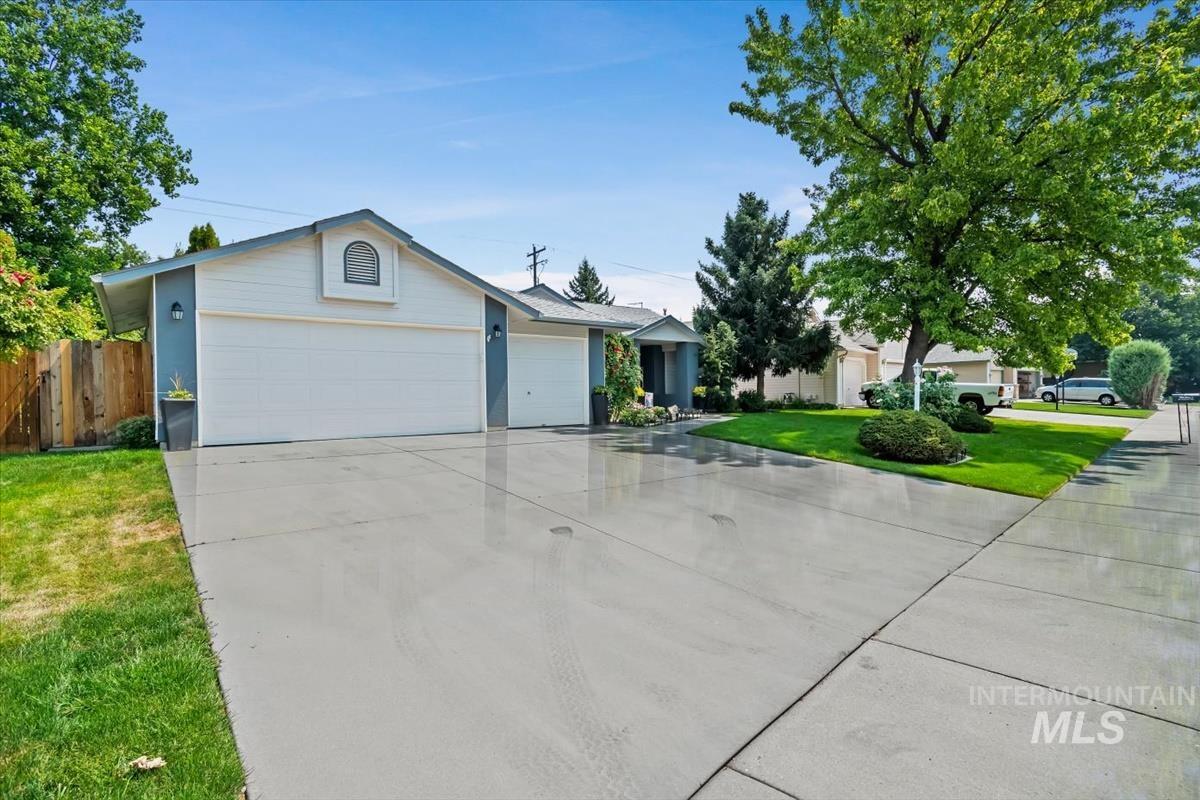 1860 N Aronmink Way, Meridian, Idaho 83646, 3 Bedrooms, 2 Bathrooms, Residential For Sale, Price $559,900, 98997264
