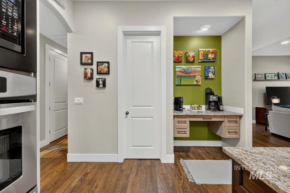 2704 S Wise Way, Boise, Idaho 83716, 4 Bedrooms, 2 Bathrooms, Residential For Sale, Price $925,000, 98997266