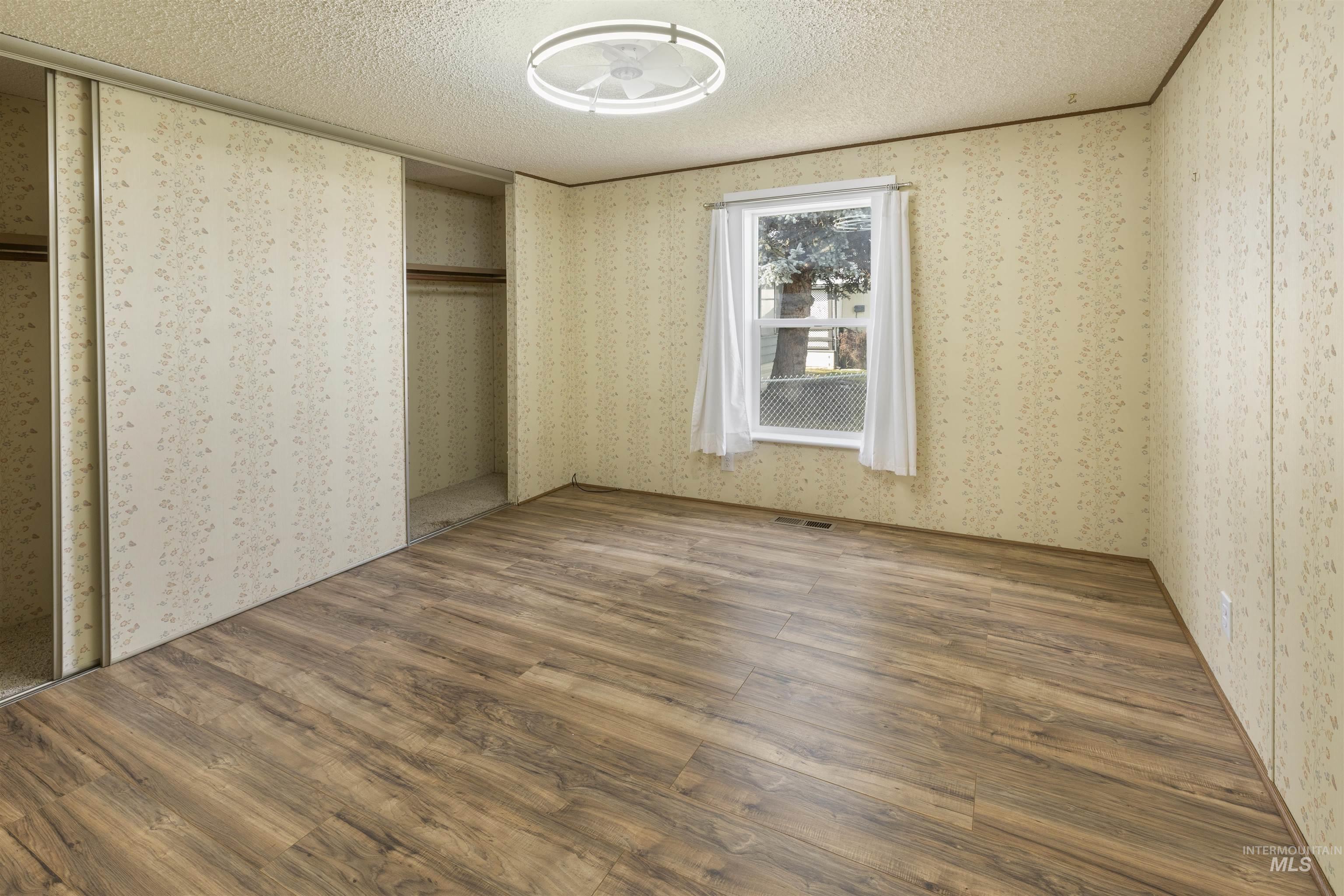 2015 6TH AVENUE #102, Clarkston, Washington 99403, 2 Bedrooms, 1 Bathroom, Residential For Sale, Price $65,000, 98997267