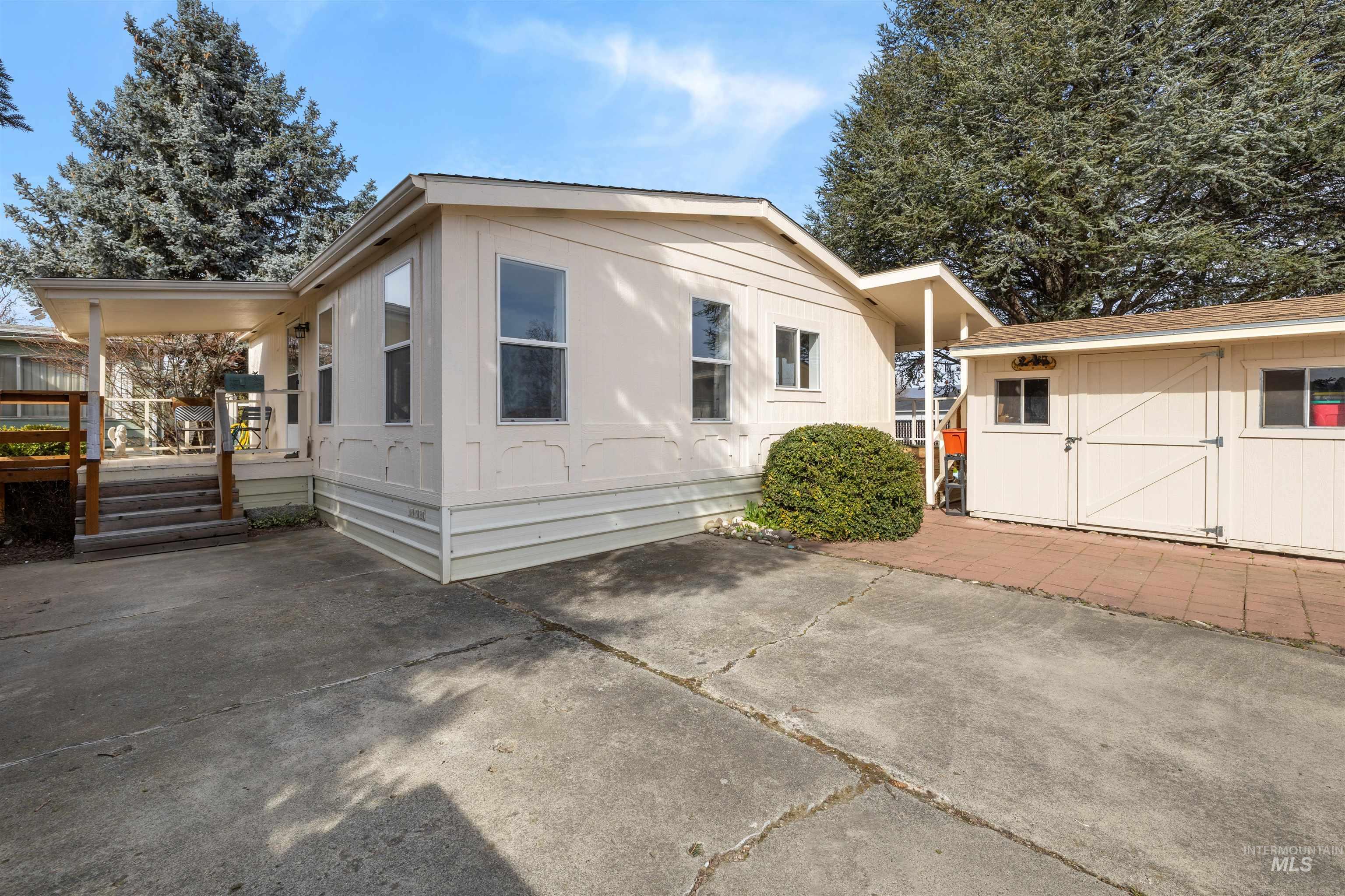 2015 6TH AVENUE #102, Clarkston, Washington 99403, 2 Bedrooms, 1 Bathroom, Residential For Sale, Price $65,000, 98997267