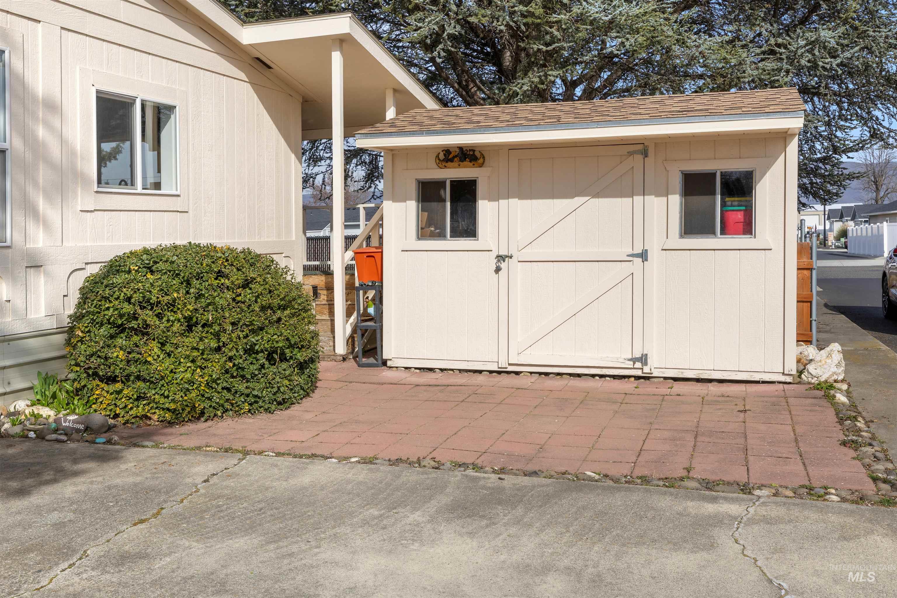 2015 6TH AVENUE #102, Clarkston, Washington 99403, 2 Bedrooms, 1 Bathroom, Residential For Sale, Price $65,000, 98997267