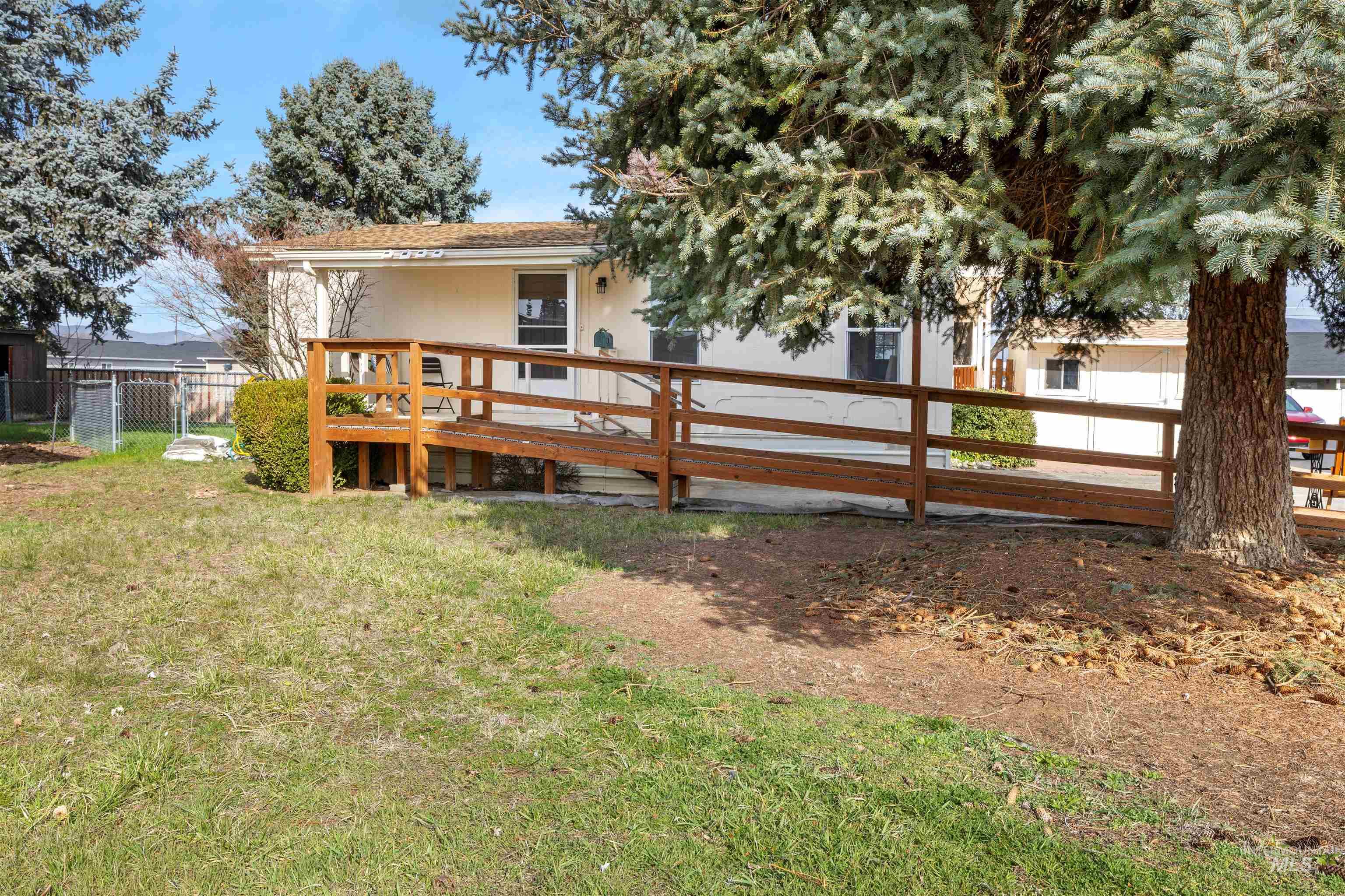 2015 6TH AVENUE #102, Clarkston, Washington 99403, 2 Bedrooms, 1 Bathroom, Residential For Sale, Price $65,000, 98997267