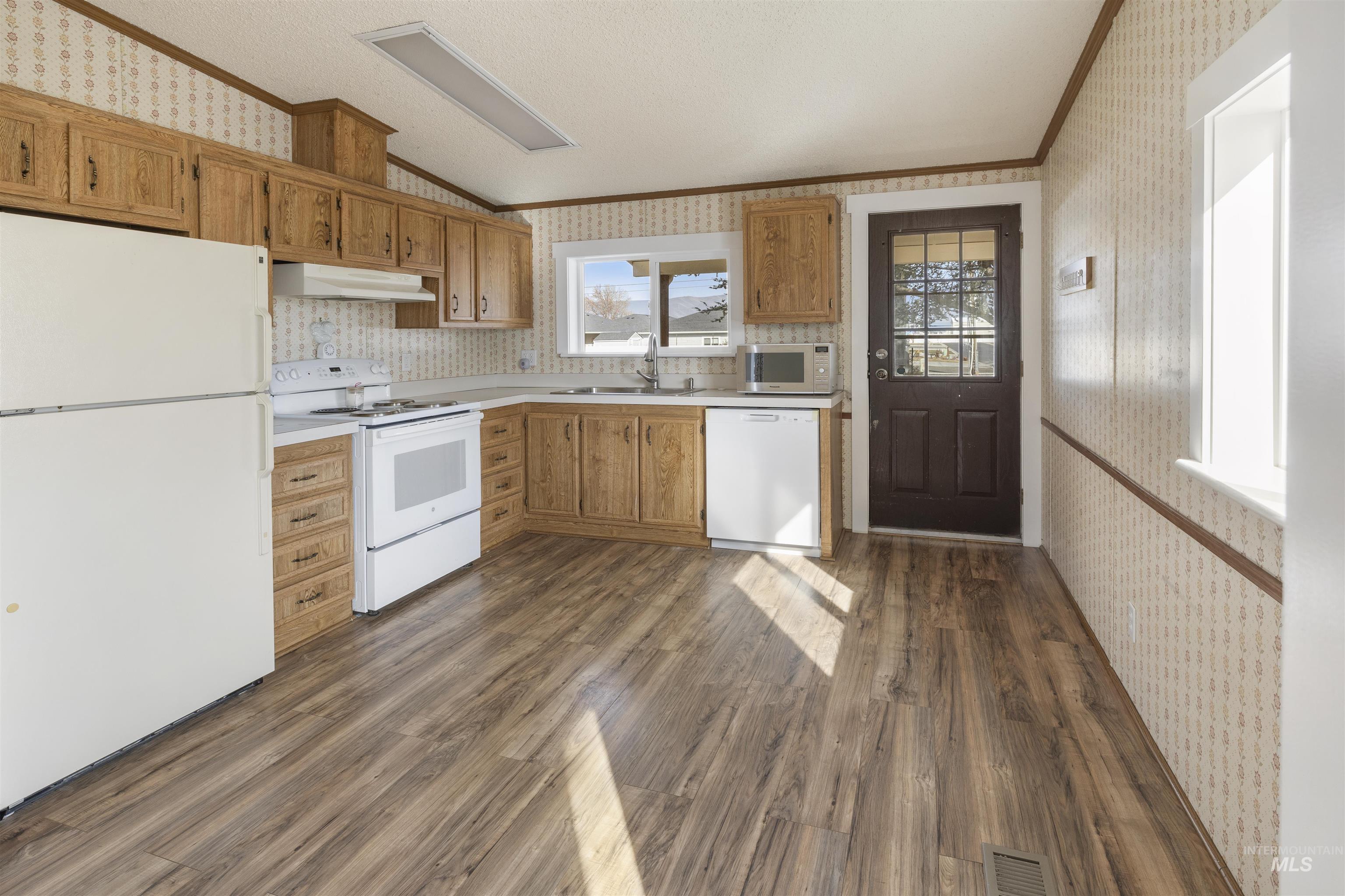 2015 6TH AVENUE #102, Clarkston, Washington 99403, 2 Bedrooms, 1 Bathroom, Residential For Sale, Price $65,000, 98997267