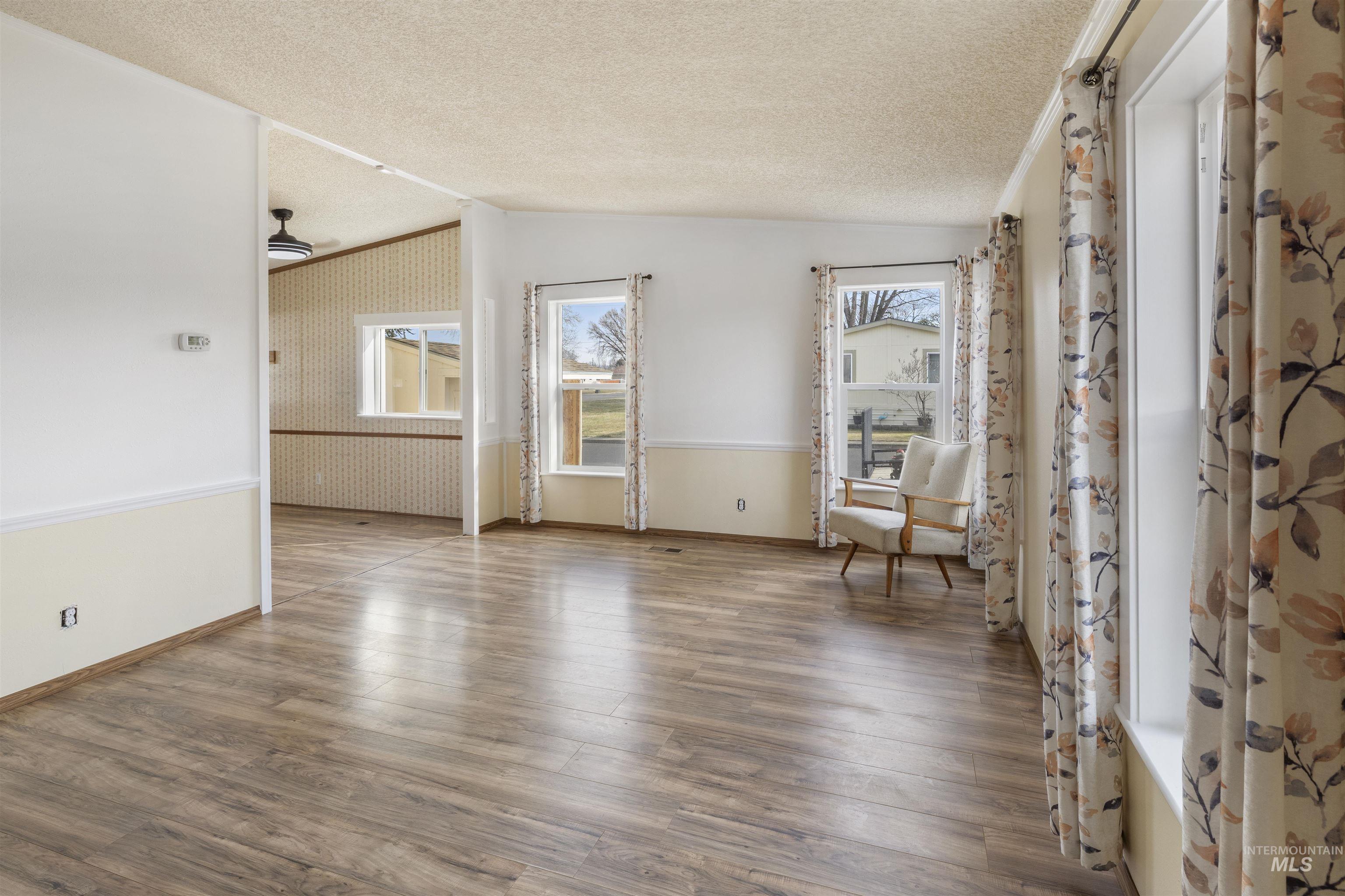 2015 6TH AVENUE #102, Clarkston, Washington 99403, 2 Bedrooms, 1 Bathroom, Residential For Sale, Price $65,000, 98997267