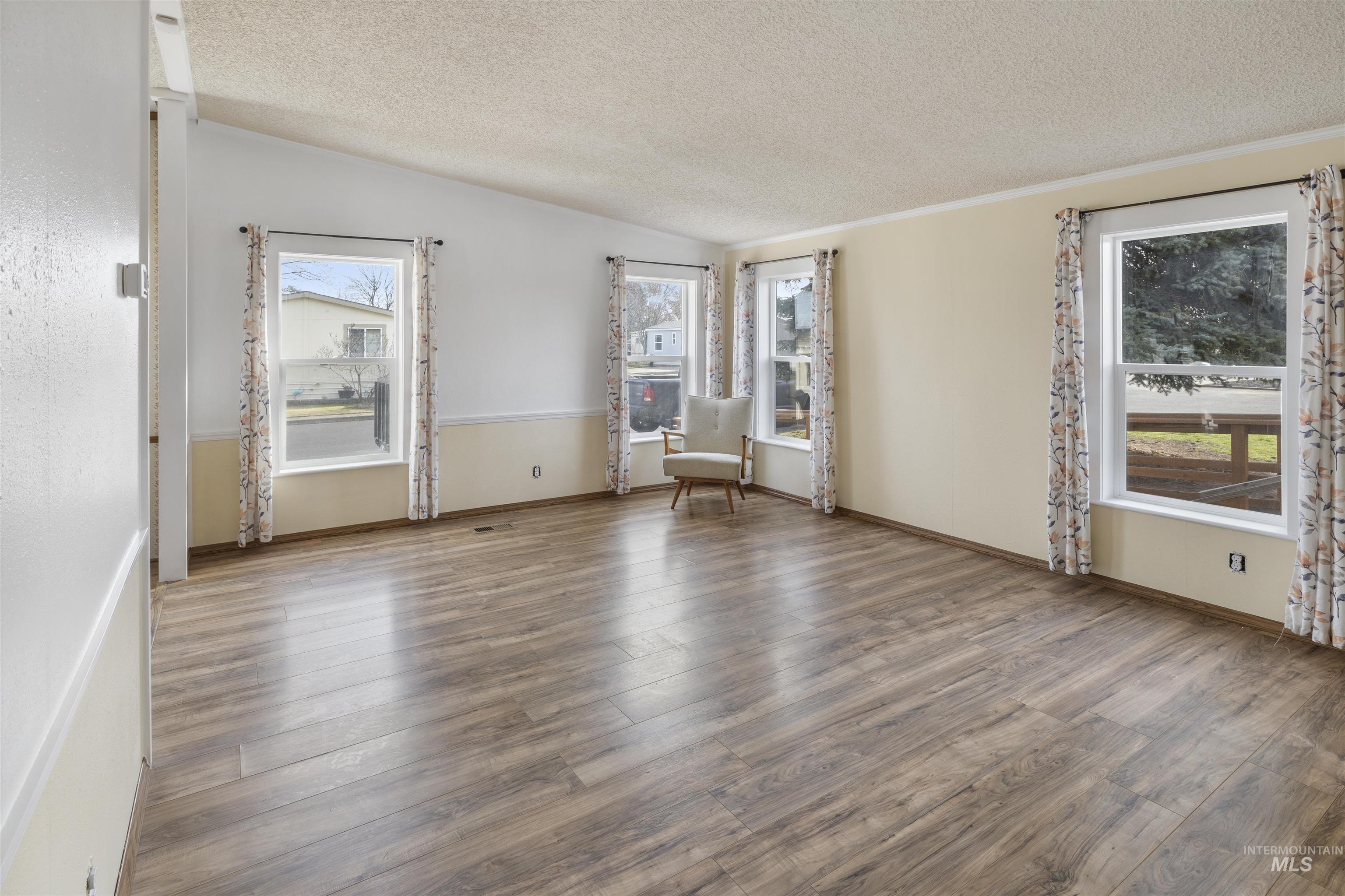 2015 6TH AVENUE #102, Clarkston, Washington 99403, 2 Bedrooms, 1 Bathroom, Residential For Sale, Price $65,000, 98997267