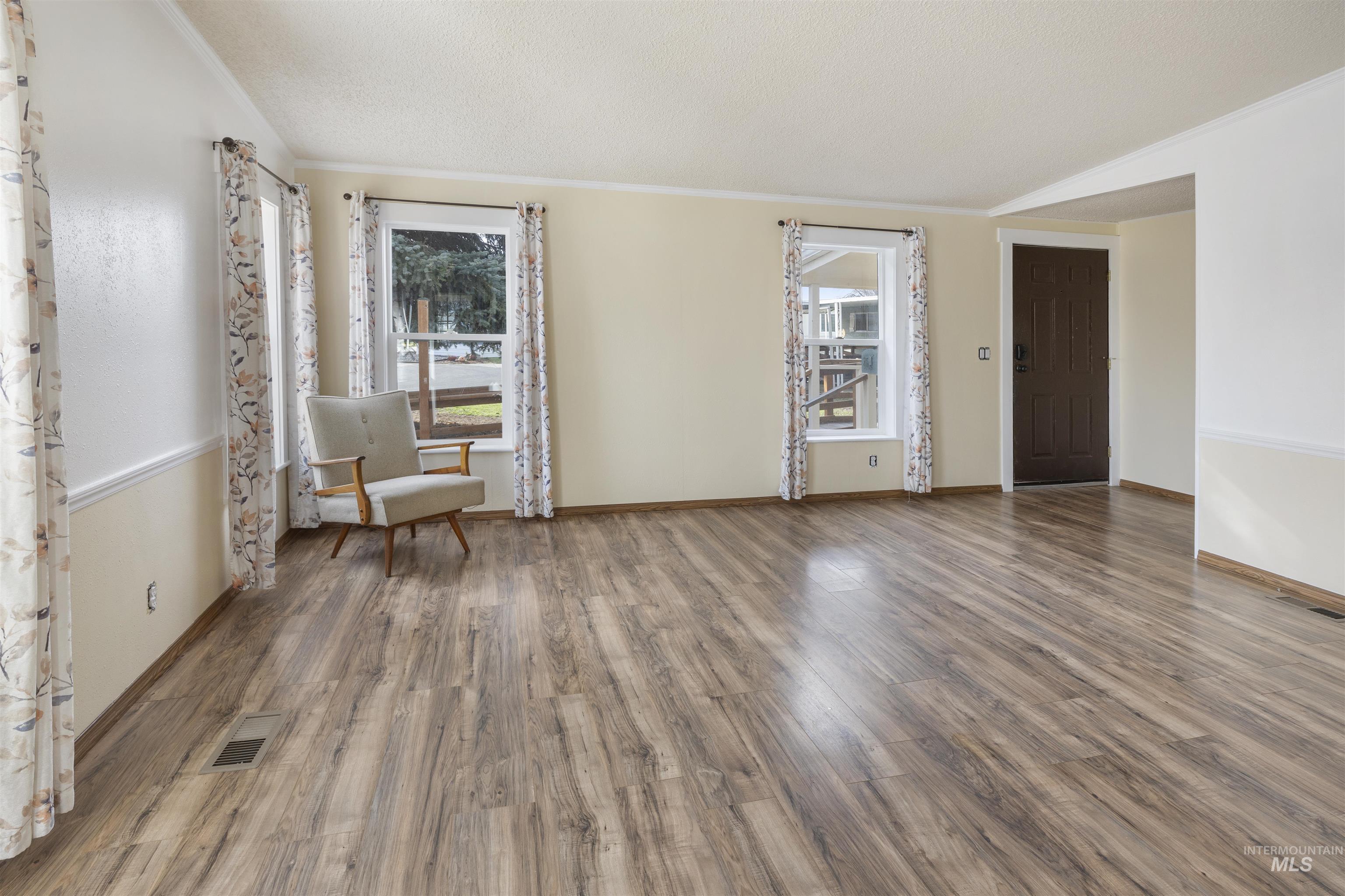 2015 6TH AVENUE #102, Clarkston, Washington 99403, 2 Bedrooms, 1 Bathroom, Residential For Sale, Price $65,000, 98997267