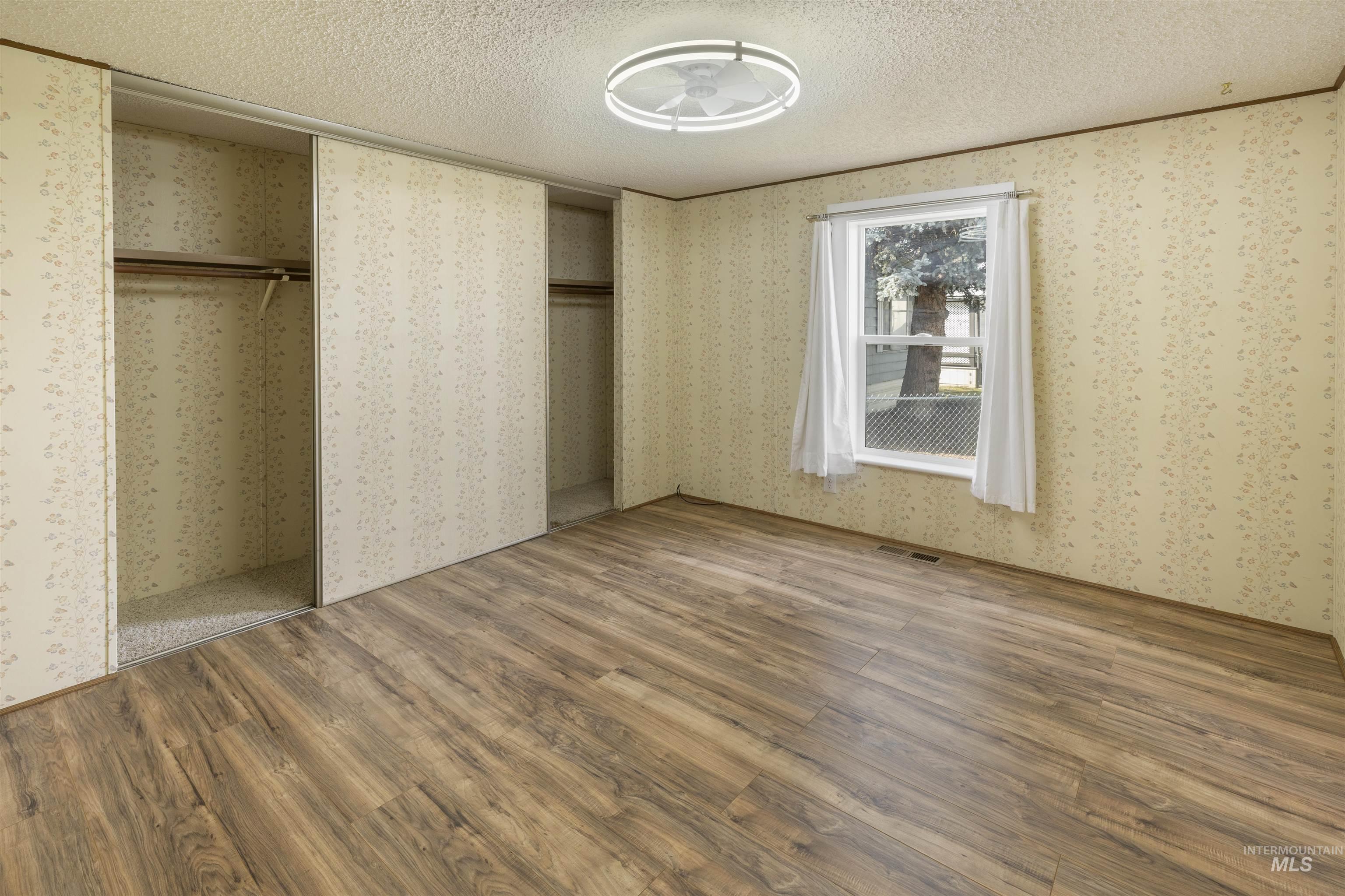 2015 6TH AVENUE #102, Clarkston, Washington 99403, 2 Bedrooms, 1 Bathroom, Residential For Sale, Price $65,000, 98997267