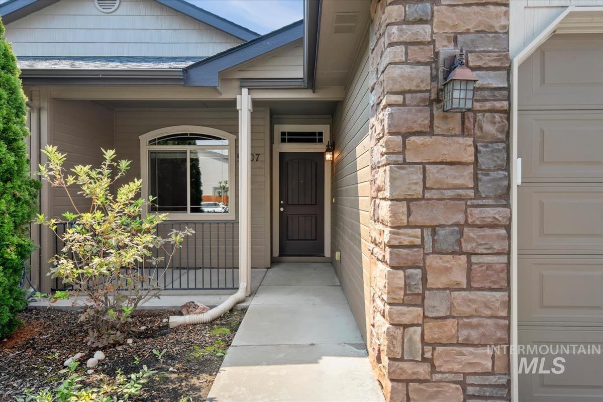9207 W Steve St, Boise, Idaho 83714, 3 Bedrooms, 2 Bathrooms, Residential For Sale, Price $475,000, 98997268