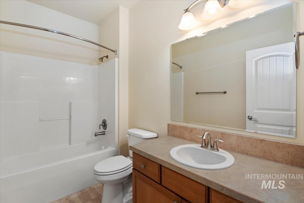 9207 W Steve St, Boise, Idaho 83714, 3 Bedrooms, 2 Bathrooms, Residential For Sale, Price $475,000, 98997268
