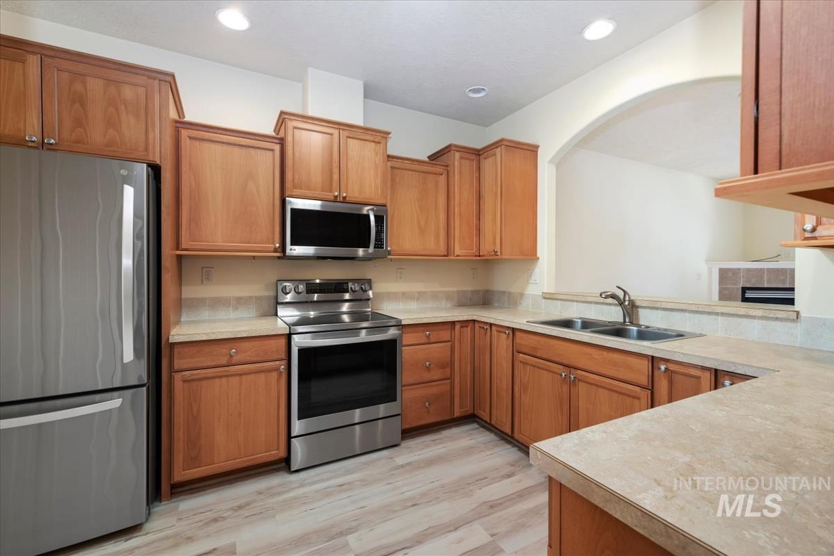 9207 W Steve St, Boise, Idaho 83714, 3 Bedrooms, 2 Bathrooms, Residential For Sale, Price $475,000, 98997268