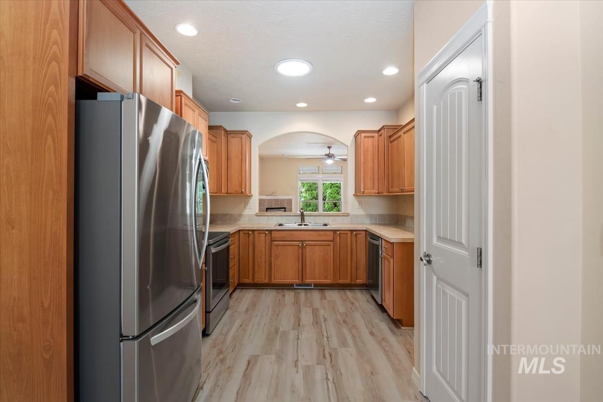 9207 W Steve St, Boise, Idaho 83714, 3 Bedrooms, 2 Bathrooms, Residential For Sale, Price $475,000, 98997268