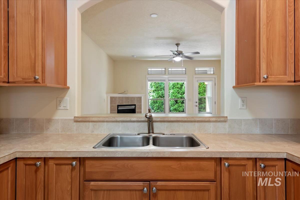 9207 W Steve St, Boise, Idaho 83714, 3 Bedrooms, 2 Bathrooms, Residential For Sale, Price $475,000, 98997268