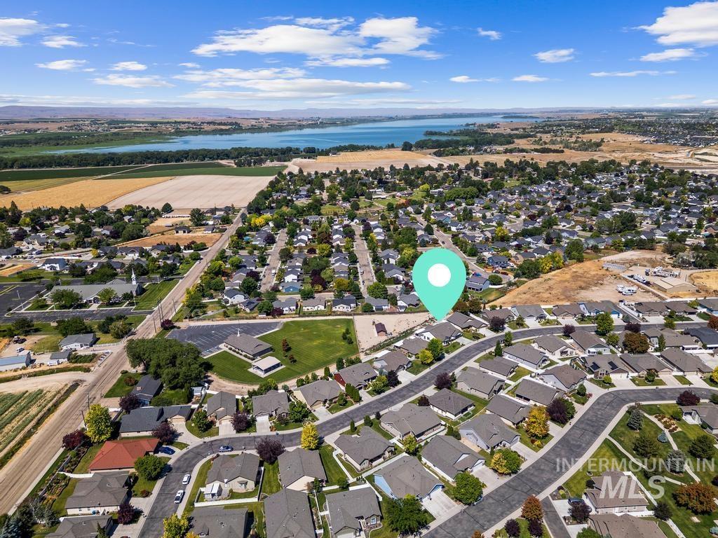3707 S Edgeview Dr, Nampa, Idaho 83686, 3 Bedrooms, 2.5 Bathrooms, Residential For Sale, Price $599,000, 98997270