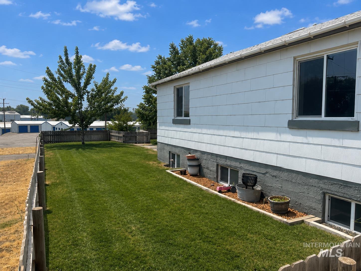 578 E 4th Ave, Glenns Ferry, Idaho 83623, 3 Bedrooms, 2 Bathrooms, Residential For Sale, Price $295,000, 98997275