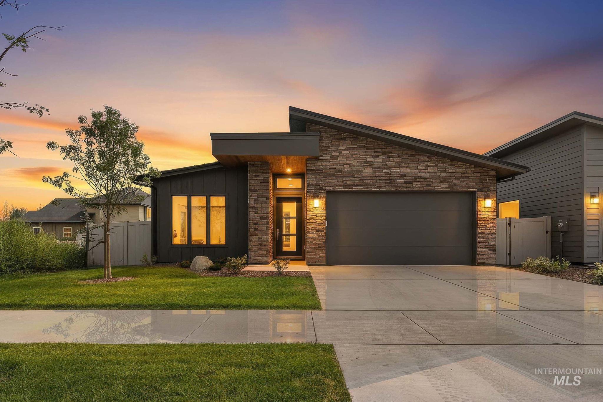 611 W Wrangler, Meridian, Idaho 83646, 3 Bedrooms, 2 Bathrooms, Residential For Sale, Price $563,500, 98997277