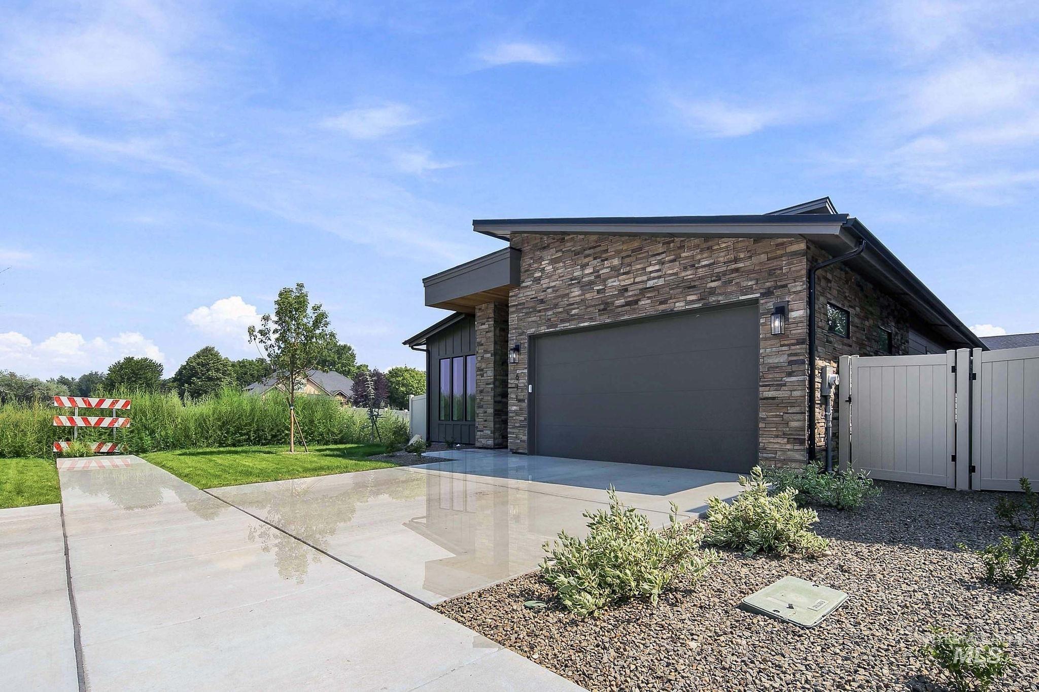 611 W Wrangler, Meridian, Idaho 83646, 3 Bedrooms, 2 Bathrooms, Residential For Sale, Price $563,500, 98997277