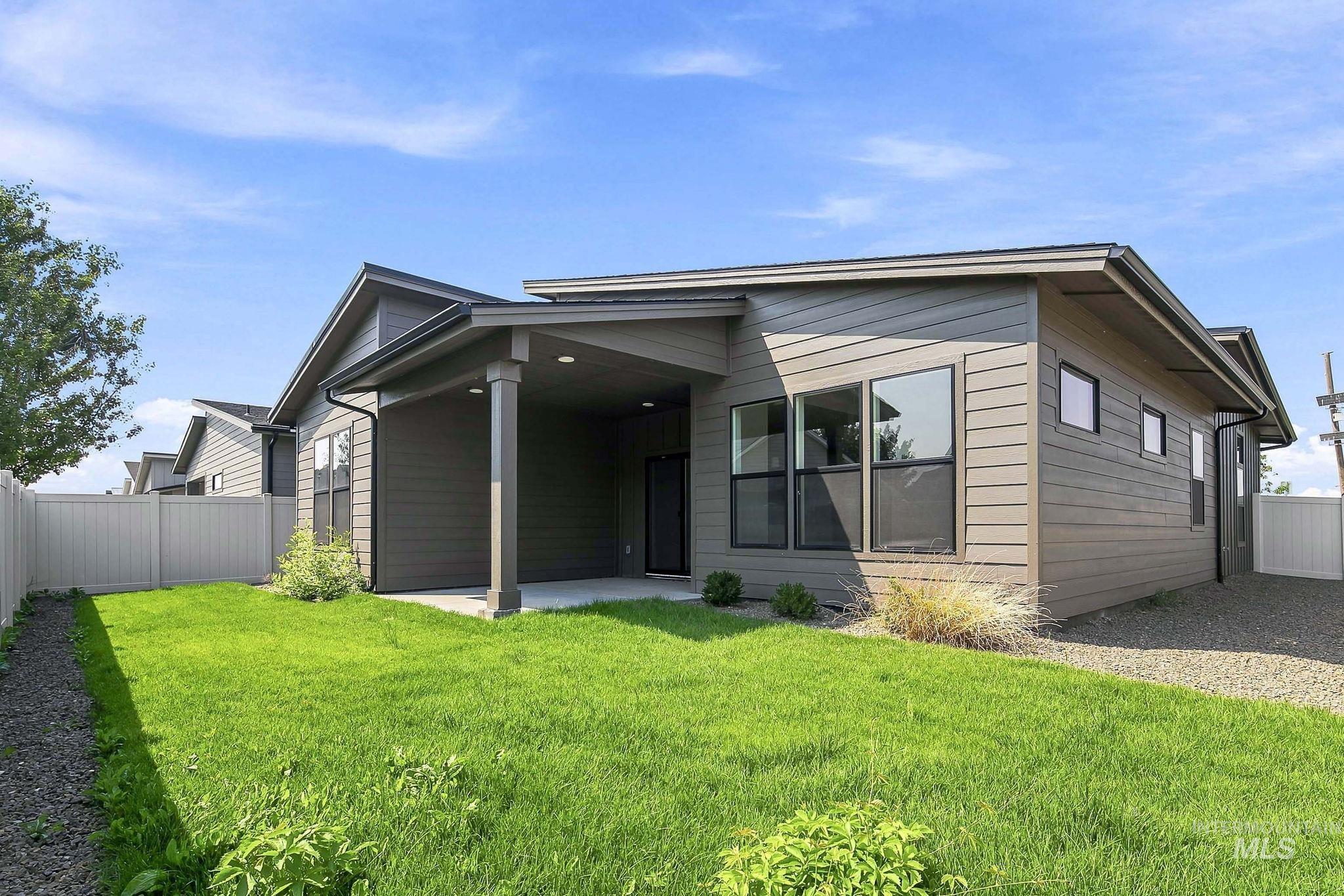611 W Wrangler, Meridian, Idaho 83646, 3 Bedrooms, 2 Bathrooms, Residential For Sale, Price $563,500, 98997277
