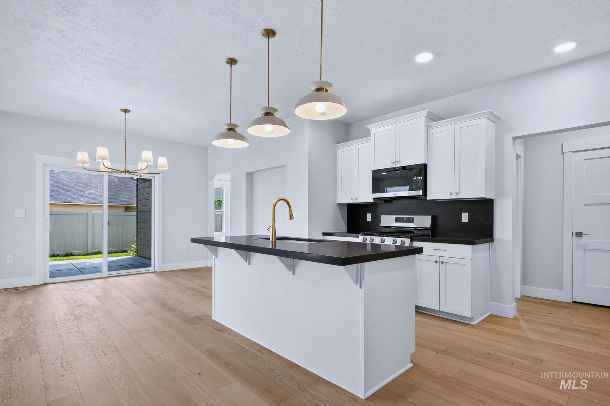 611 W Wrangler, Meridian, Idaho 83646, 3 Bedrooms, 2 Bathrooms, Residential For Sale, Price $563,500, 98997277