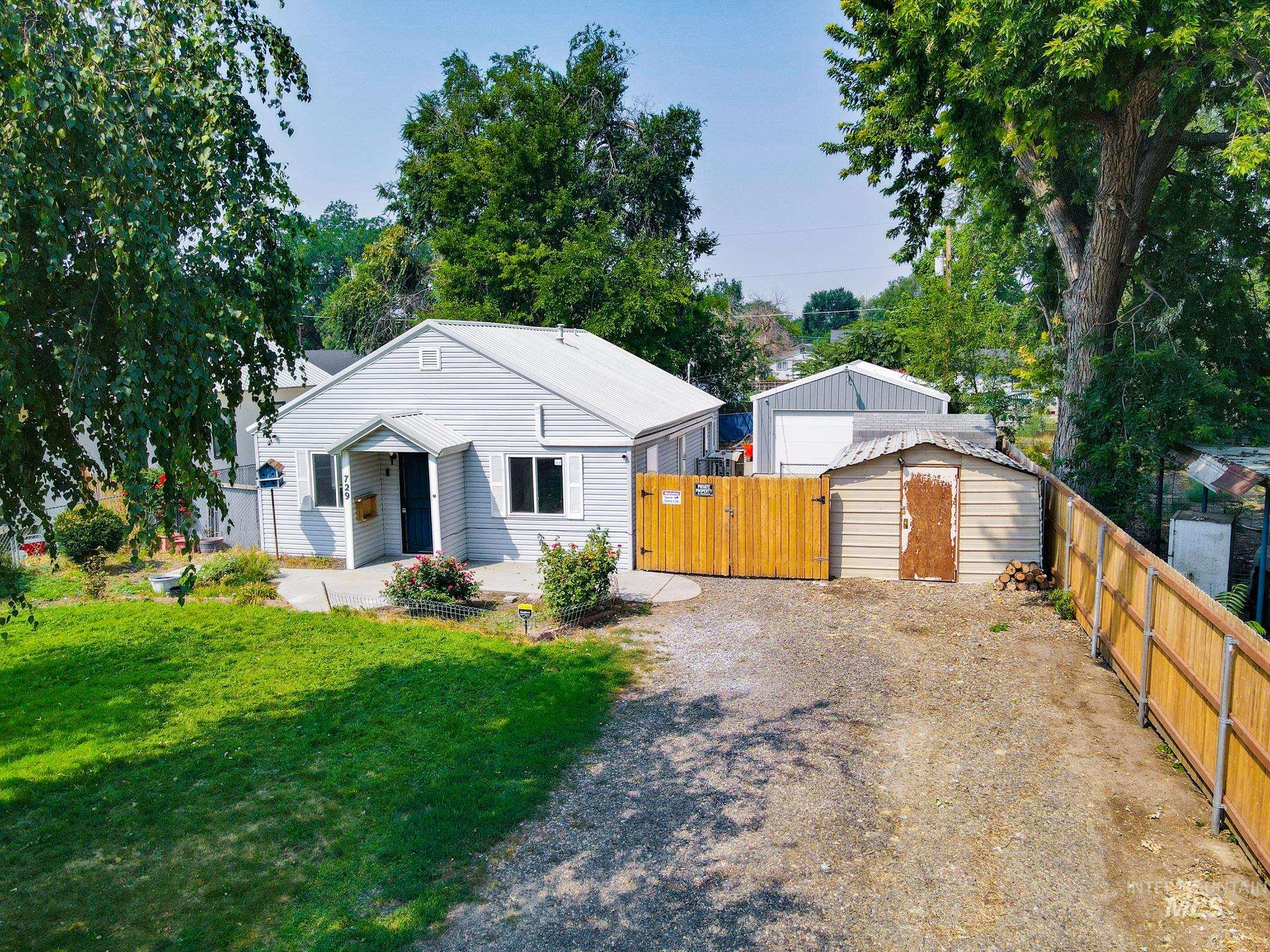 729 NW 2nd St, Ontario, Oregon 97914, 3 Bedrooms, 1 Bathroom, Residential For Sale, Price $239,000, 98997279
