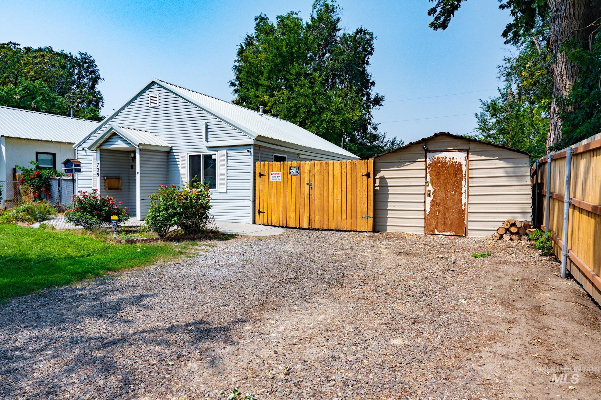 729 NW 2nd St, Ontario, Oregon 97914, 3 Bedrooms, 1 Bathroom, Residential For Sale, Price $239,000, 98997279