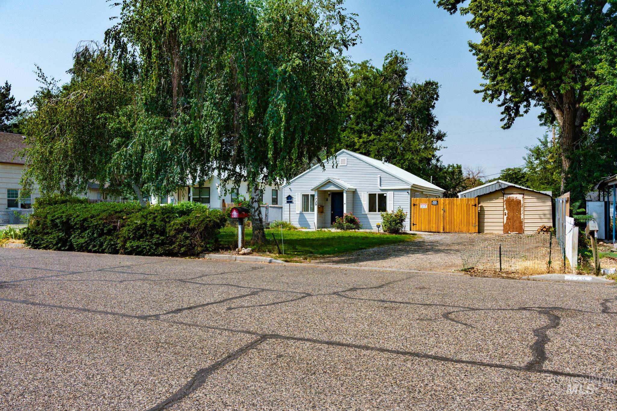 729 NW 2nd St, Ontario, Oregon 97914, 3 Bedrooms, 1 Bathroom, Residential For Sale, Price $239,000, 98997279