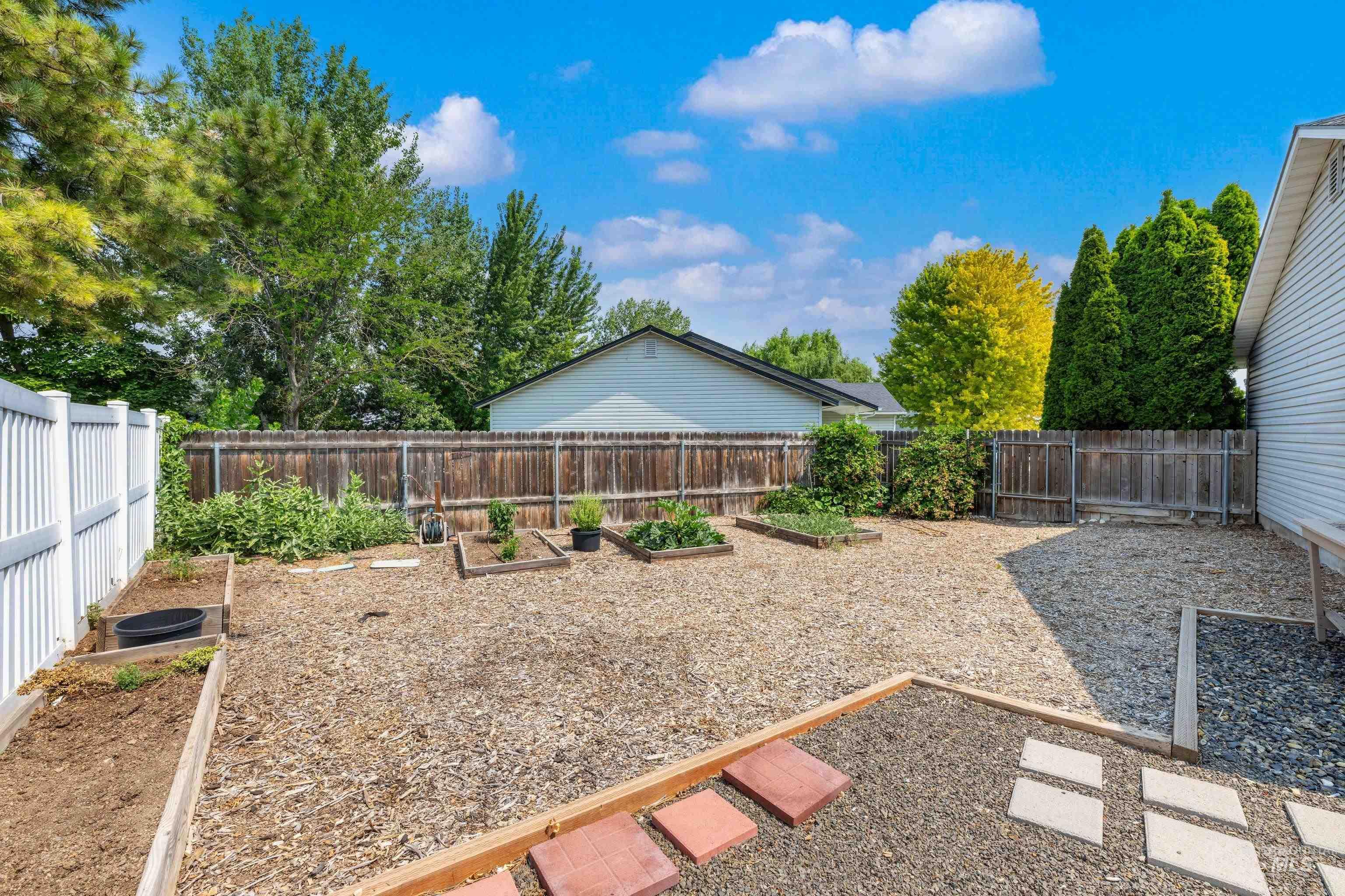 1427 N Antimony Pl, Kuna, Idaho 83634, 3 Bedrooms, 2 Bathrooms, Residential For Sale, Price $389,900, 98997283