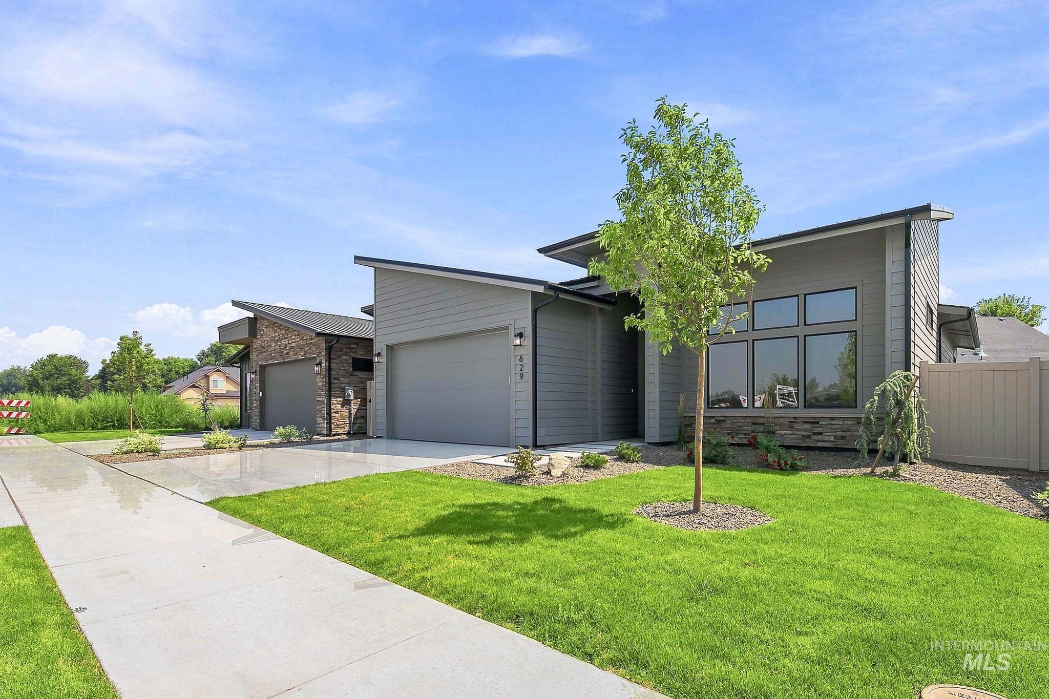629 W Wrangler, Meridian, Idaho 83646, 3 Bedrooms, 2 Bathrooms, Residential For Sale, Price $560,500, 98997284